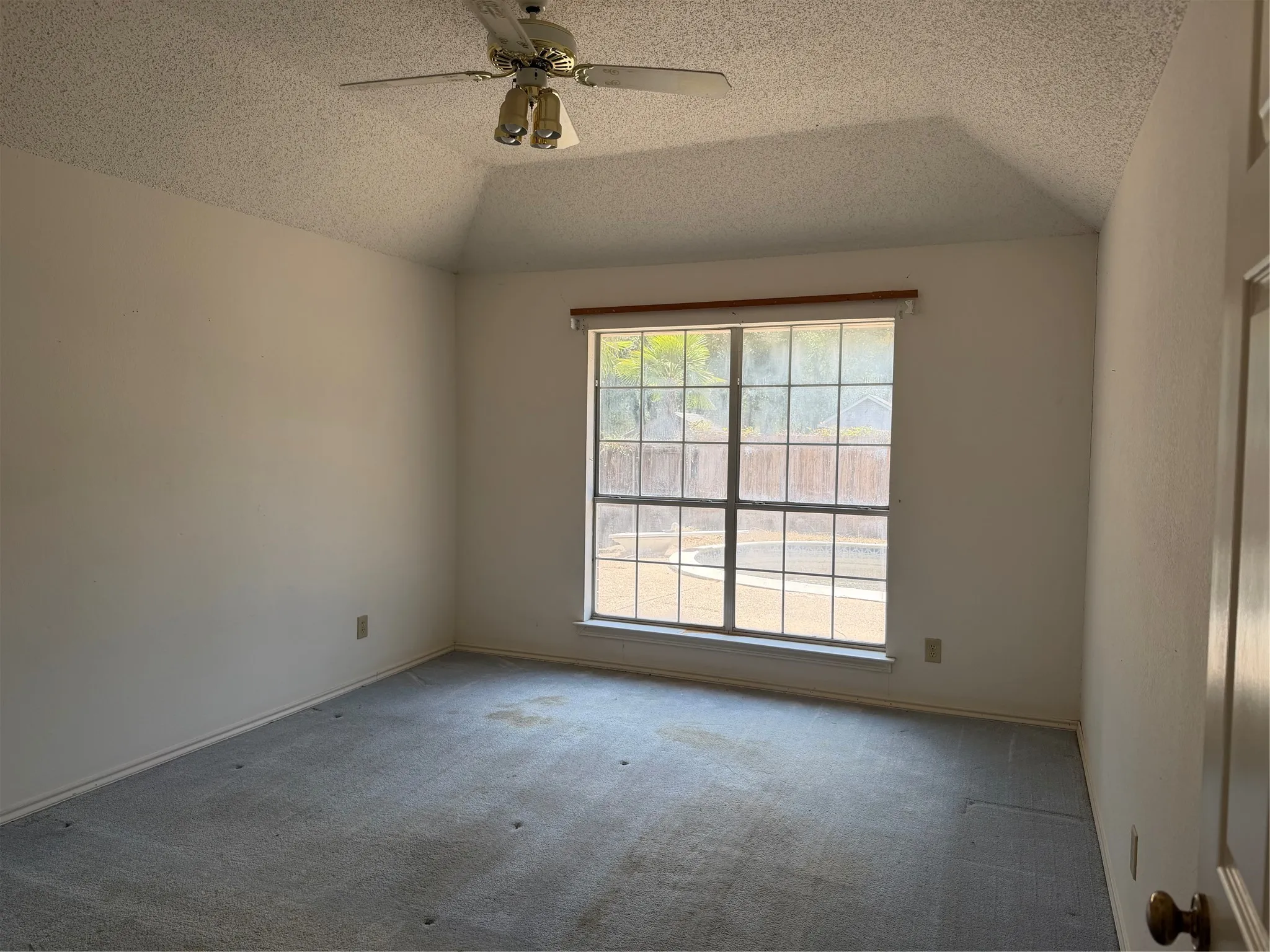 Single Family Residence For Sale in Dallas County , 1307 Sequoia Drive, Grand Prairie, Texas 75052, 4 Bedroom, 2 Bathroom, 2 Garage spaces, 2,101 Sqft, built in 1988, mls#21356762, Real Estate Agent in Grand Prairie, Homes For Sale in Dallas county, Homes For Sale in Grand Prairie, Realtor in Grand Prairie Texas, Real Estate Brokerage Independent Realty Texas, Luminita Cordes Realtor