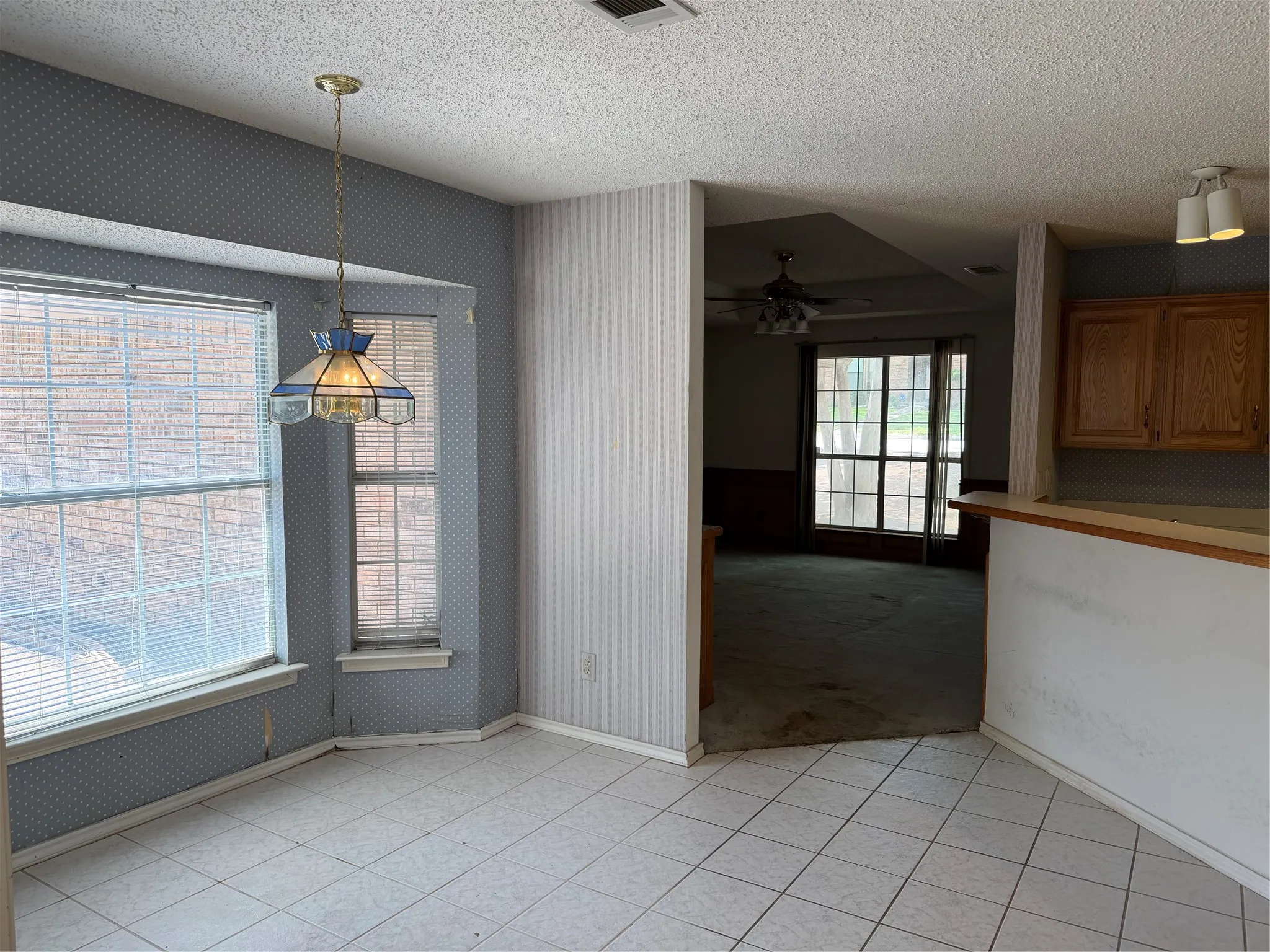 Single Family Residence For Sale in Dallas County , 1307 Sequoia Drive, Grand Prairie, Texas 75052, 4 Bedroom, 2 Bathroom, 2 Garage spaces, 2,101 Sqft, built in 1988, mls#21356762, Real Estate Agent in Grand Prairie, Homes For Sale in Dallas county, Homes For Sale in Grand Prairie, Realtor in Grand Prairie Texas, Real Estate Brokerage Independent Realty Texas, Luminita Cordes Realtor