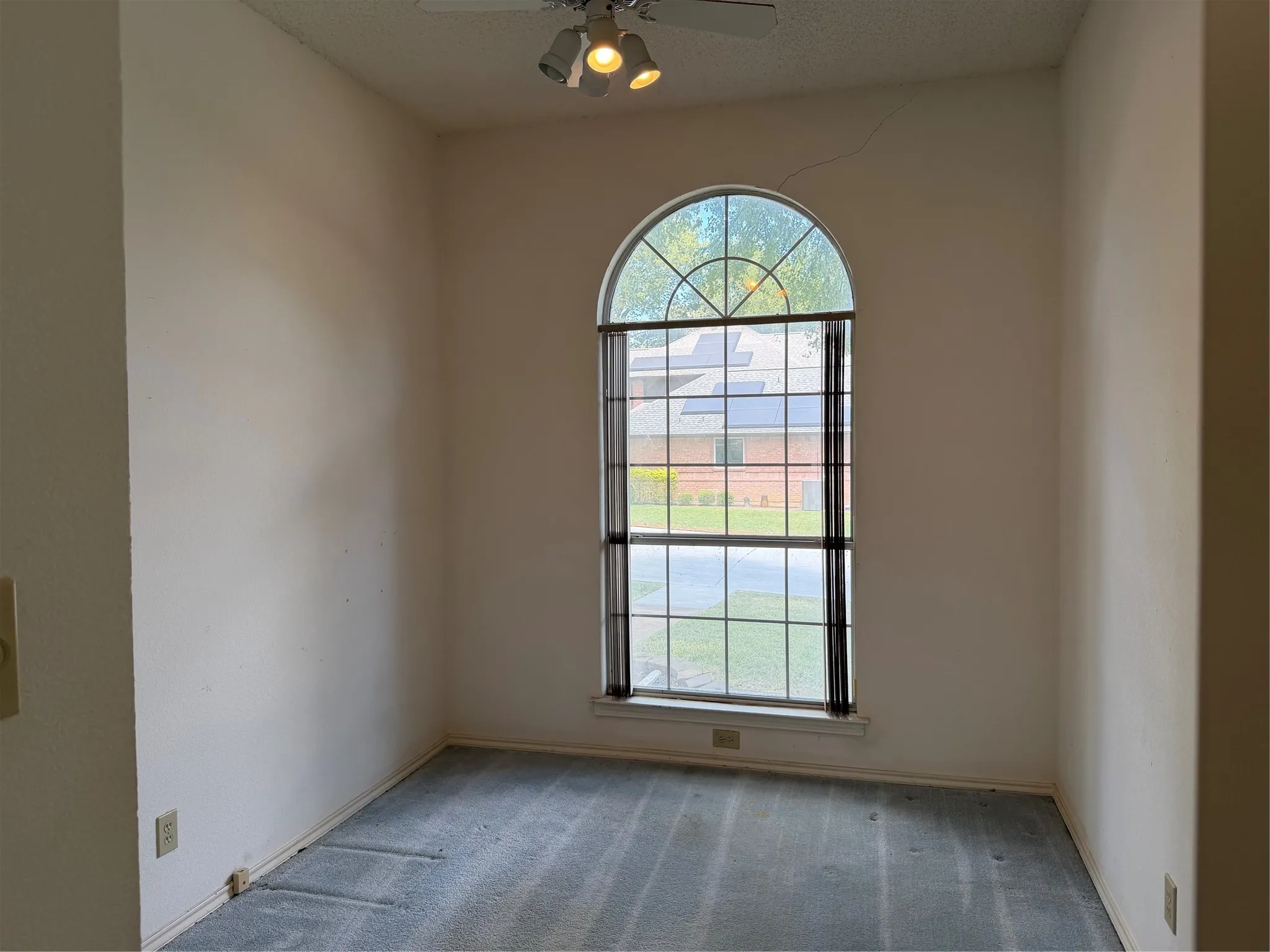 Single Family Residence For Sale in Dallas County , 1307 Sequoia Drive, Grand Prairie, Texas 75052, 4 Bedroom, 2 Bathroom, 2 Garage spaces, 2,101 Sqft, built in 1988, mls#21356762, Real Estate Agent in Grand Prairie, Homes For Sale in Dallas county, Homes For Sale in Grand Prairie, Realtor in Grand Prairie Texas, Real Estate Brokerage Independent Realty Texas, Luminita Cordes Realtor