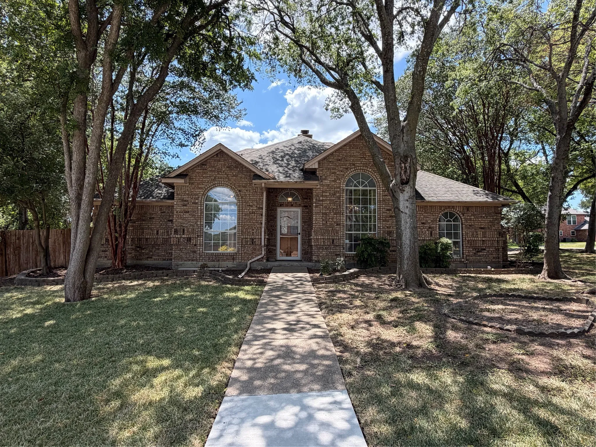 Single Family Residence For Sale in Dallas County , 1307 Sequoia Drive, Grand Prairie, Texas 75052, 4 Bedroom, 2 Bathroom, 2 Garage spaces, 2,101 Sqft, built in 1988, mls#21356762, Real Estate Agent in Grand Prairie, Homes For Sale in Dallas county, Homes For Sale in Grand Prairie, Realtor in Grand Prairie Texas, Real Estate Brokerage Independent Realty Texas, Luminita Cordes Realtor
