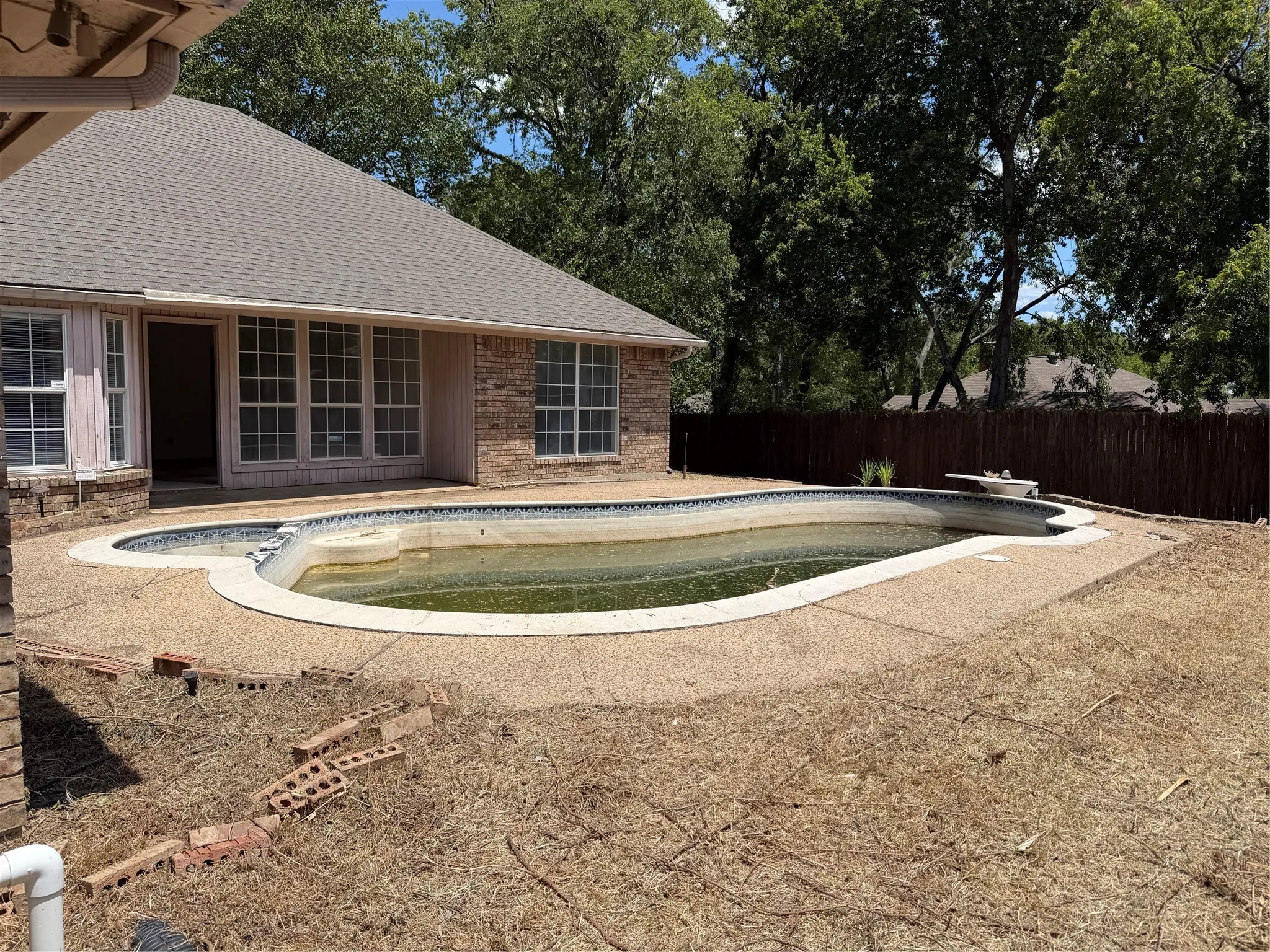 Pool in poor condition