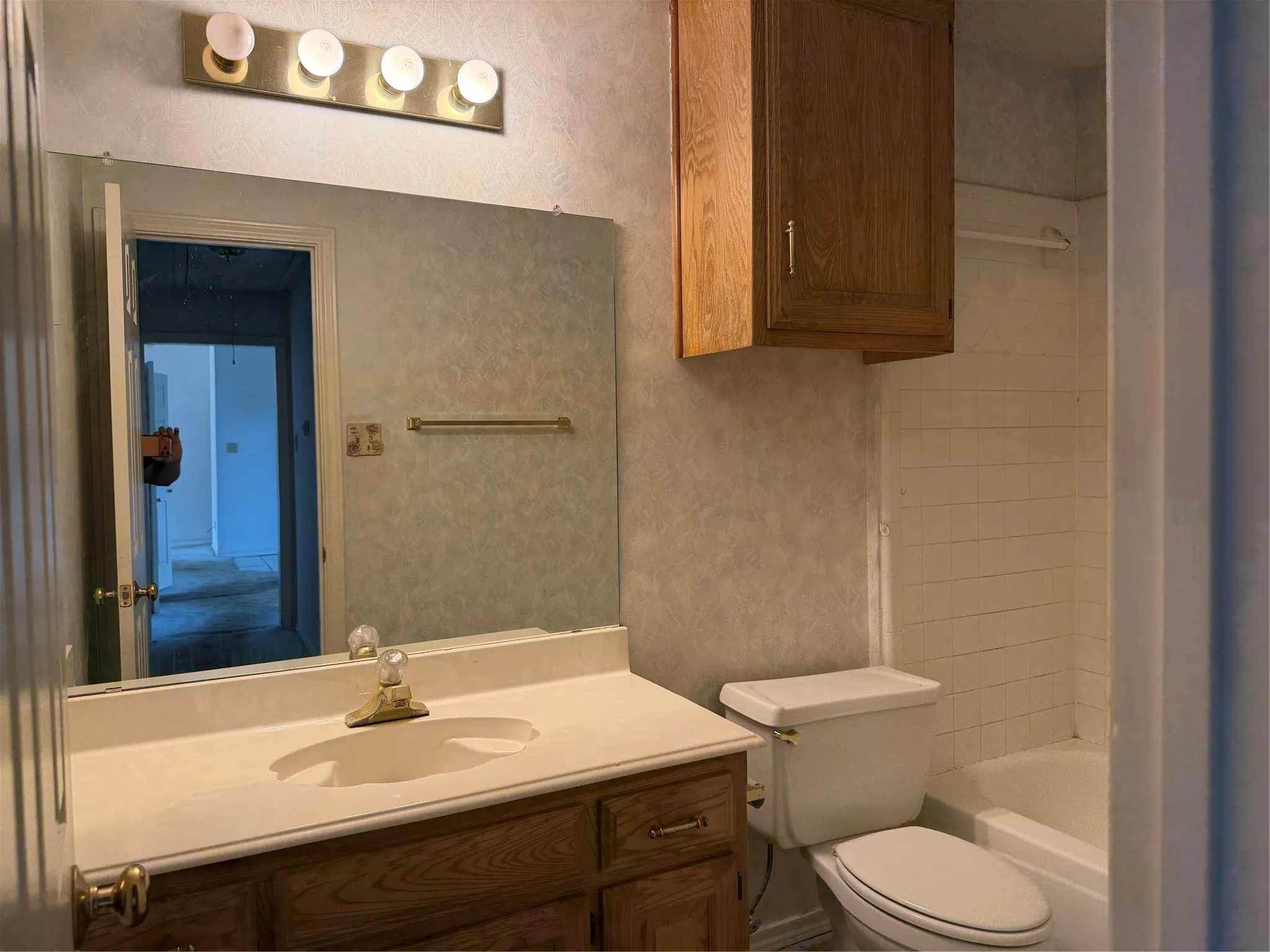 Single Family Residence For Sale in Dallas County , 1307 Sequoia Drive, Grand Prairie, Texas 75052, 4 Bedroom, 2 Bathroom, 2 Garage spaces, 2,101 Sqft, built in 1988, mls#21356762, Real Estate Agent in Grand Prairie, Homes For Sale in Dallas county, Homes For Sale in Grand Prairie, Realtor in Grand Prairie Texas, Real Estate Brokerage Independent Realty Texas, Luminita Cordes Realtor