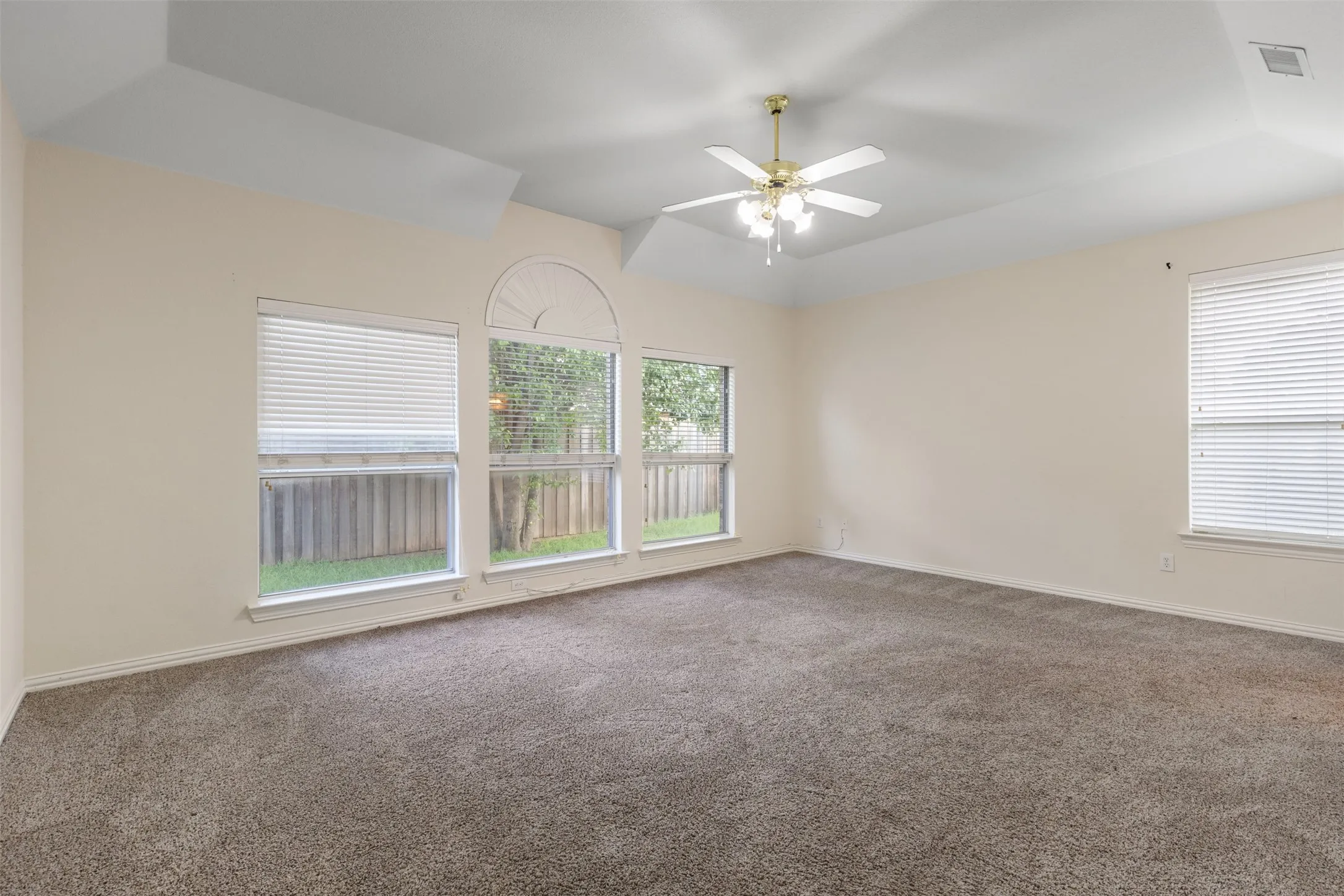 Single Family Residence For Rent in Dallas County , 4409 Mitchell Lane, Rowlett, Texas 75088, 5 Bedroom, 4 Bathroom, 3 Garage spaces, 3,380 Sqft, built in 2002, mls#21356783, Real Estate Agent in Rowlett, Homes For Rent in Dallas county, Homes For Rent in Rowlett, Realtor in Rowlett Texas, Real Estate Brokerage Independent Realty Texas, Luminita Cordes Realtor