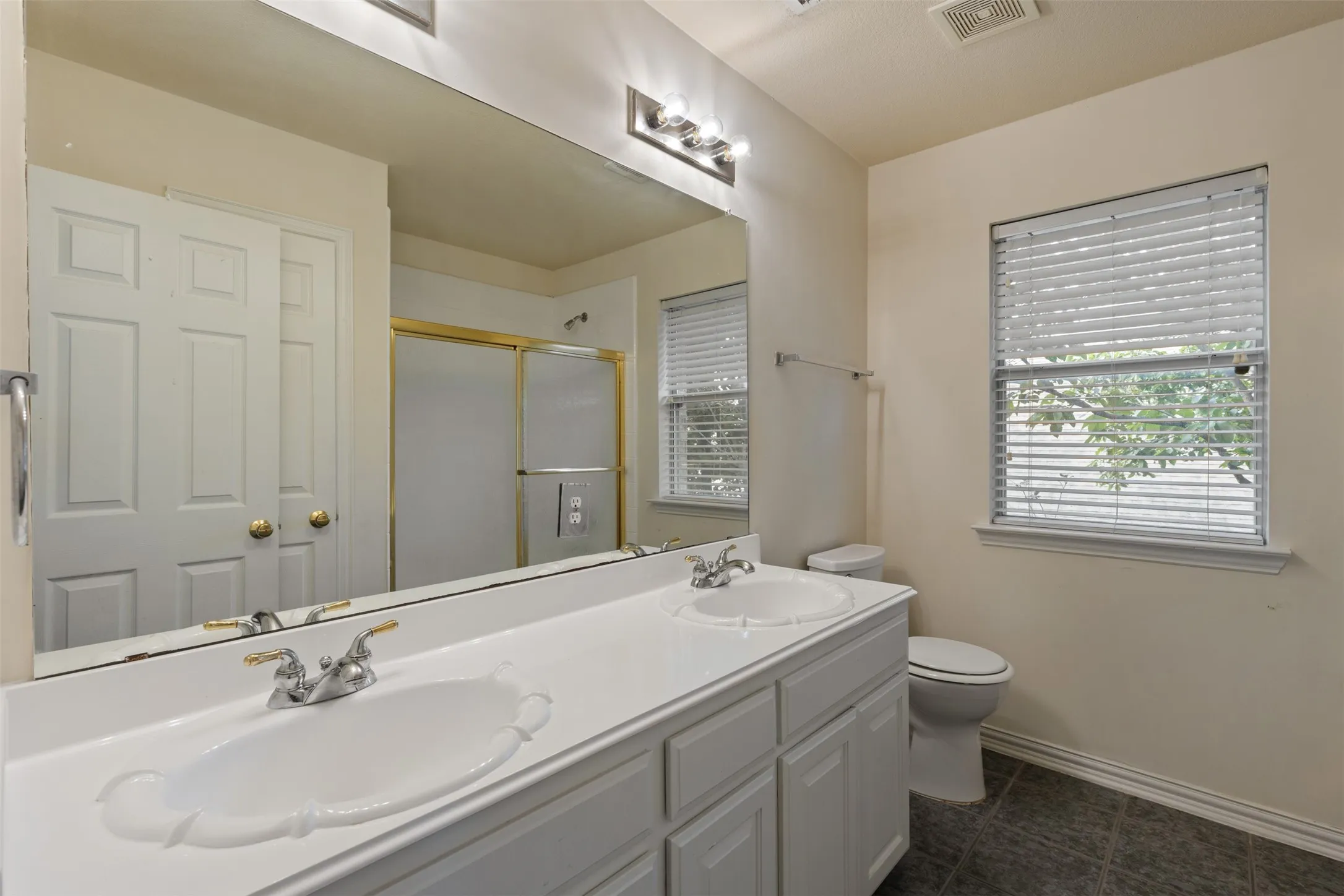 Single Family Residence For Rent in Dallas County , 4409 Mitchell Lane, Rowlett, Texas 75088, 5 Bedroom, 4 Bathroom, 3 Garage spaces, 3,380 Sqft, built in 2002, mls#21356783, Real Estate Agent in Rowlett, Homes For Rent in Dallas county, Homes For Rent in Rowlett, Realtor in Rowlett Texas, Real Estate Brokerage Independent Realty Texas, Luminita Cordes Realtor