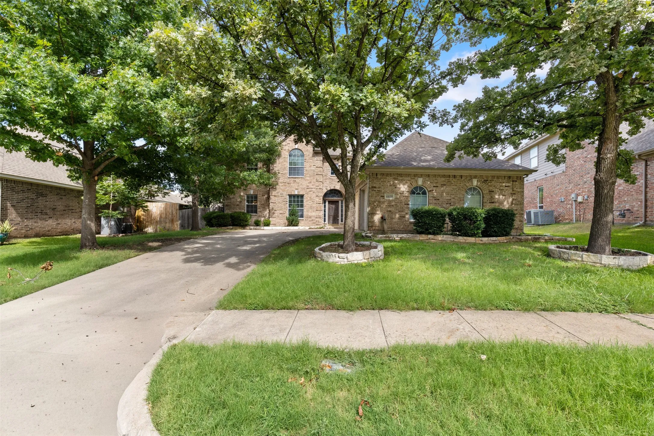 Single Family Residence For Rent in Dallas County , 4409 Mitchell Lane, Rowlett, Texas 75088, 5 Bedroom, 4 Bathroom, 3 Garage spaces, 3,380 Sqft, built in 2002, mls#21356783, Real Estate Agent in Rowlett, Homes For Rent in Dallas county, Homes For Rent in Rowlett, Realtor in Rowlett Texas, Real Estate Brokerage Independent Realty Texas, Luminita Cordes Realtor