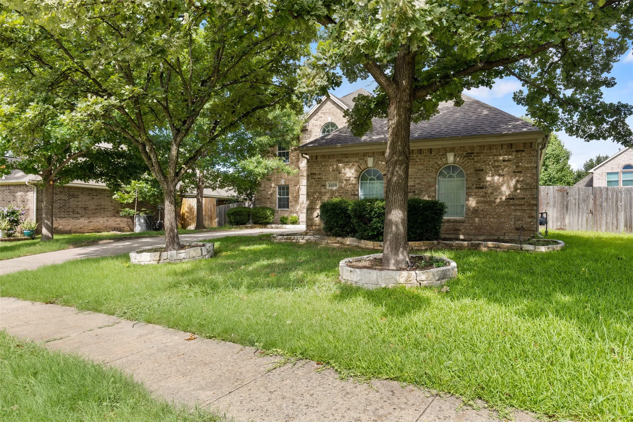 Single Family Residence For Rent in Dallas County , 4409 Mitchell Lane, Rowlett, Texas 75088, 5 Bedroom, 4 Bathroom, 3 Garage spaces, 3,380 Sqft, built in 2002, mls#21356783, Real Estate Agent in Rowlett, Homes For Rent in Dallas county, Homes For Rent in Rowlett, Realtor in Rowlett Texas, Real Estate Brokerage Independent Realty Texas, Luminita Cordes Realtor