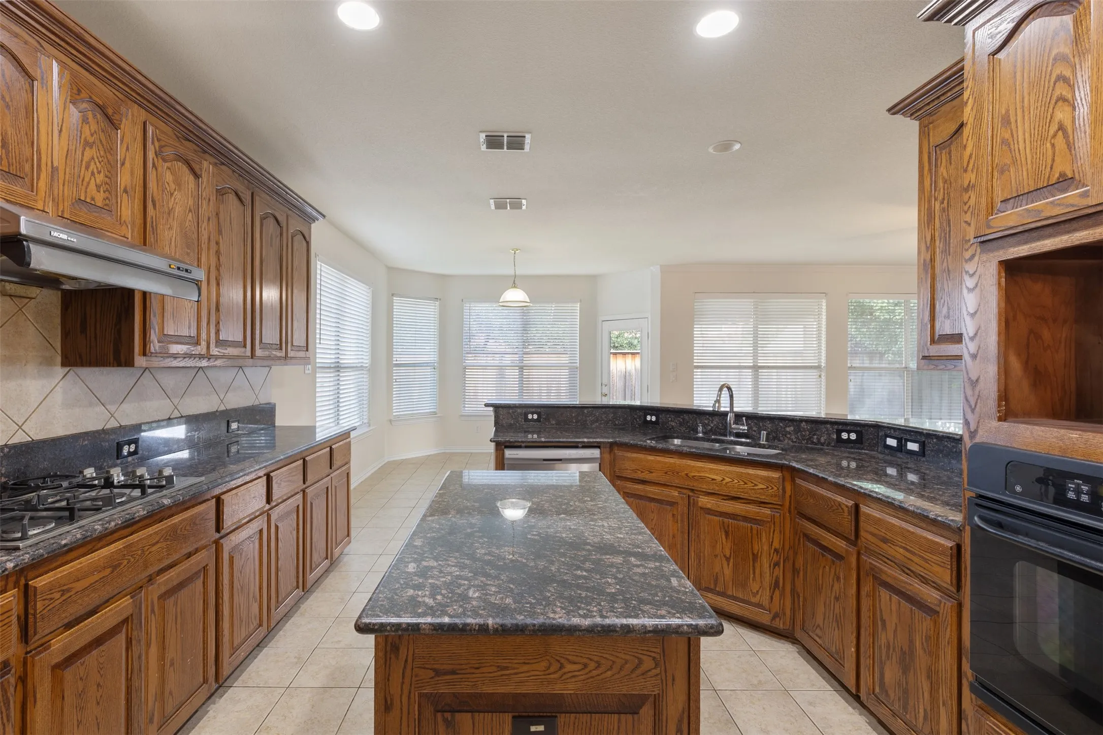 Single Family Residence For Rent in Dallas County , 4409 Mitchell Lane, Rowlett, Texas 75088, 5 Bedroom, 4 Bathroom, 3 Garage spaces, 3,380 Sqft, built in 2002, mls#21356783, Real Estate Agent in Rowlett, Homes For Rent in Dallas county, Homes For Rent in Rowlett, Realtor in Rowlett Texas, Real Estate Brokerage Independent Realty Texas, Luminita Cordes Realtor