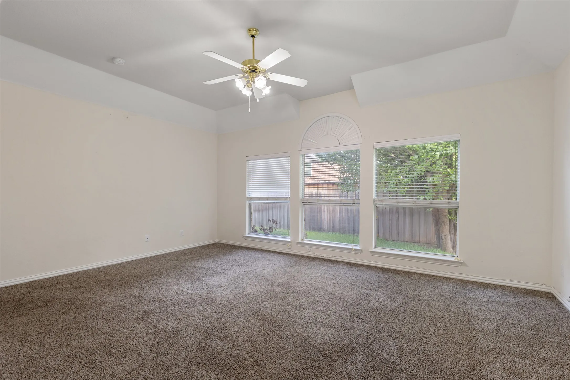 Single Family Residence For Rent in Dallas County , 4409 Mitchell Lane, Rowlett, Texas 75088, 5 Bedroom, 4 Bathroom, 3 Garage spaces, 3,380 Sqft, built in 2002, mls#21356783, Real Estate Agent in Rowlett, Homes For Rent in Dallas county, Homes For Rent in Rowlett, Realtor in Rowlett Texas, Real Estate Brokerage Independent Realty Texas, Luminita Cordes Realtor