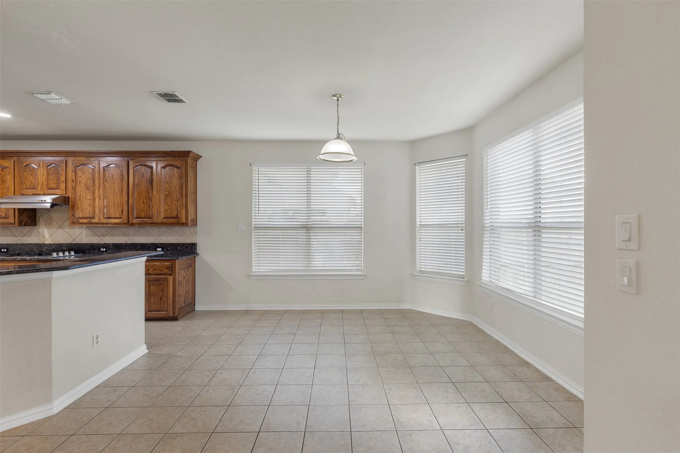Single Family Residence For Rent in Dallas County , 4409 Mitchell Lane, Rowlett, Texas 75088, 5 Bedroom, 4 Bathroom, 3 Garage spaces, 3,380 Sqft, built in 2002, mls#21356783, Real Estate Agent in Rowlett, Homes For Rent in Dallas county, Homes For Rent in Rowlett, Realtor in Rowlett Texas, Real Estate Brokerage Independent Realty Texas, Luminita Cordes Realtor