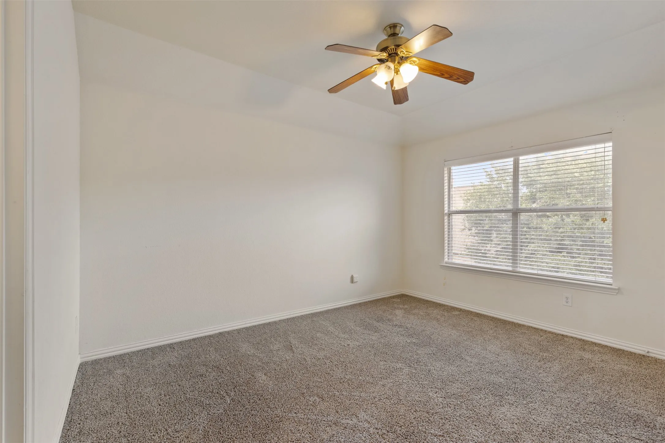 Single Family Residence For Rent in Dallas County , 4409 Mitchell Lane, Rowlett, Texas 75088, 5 Bedroom, 4 Bathroom, 3 Garage spaces, 3,380 Sqft, built in 2002, mls#21356783, Real Estate Agent in Rowlett, Homes For Rent in Dallas county, Homes For Rent in Rowlett, Realtor in Rowlett Texas, Real Estate Brokerage Independent Realty Texas, Luminita Cordes Realtor
