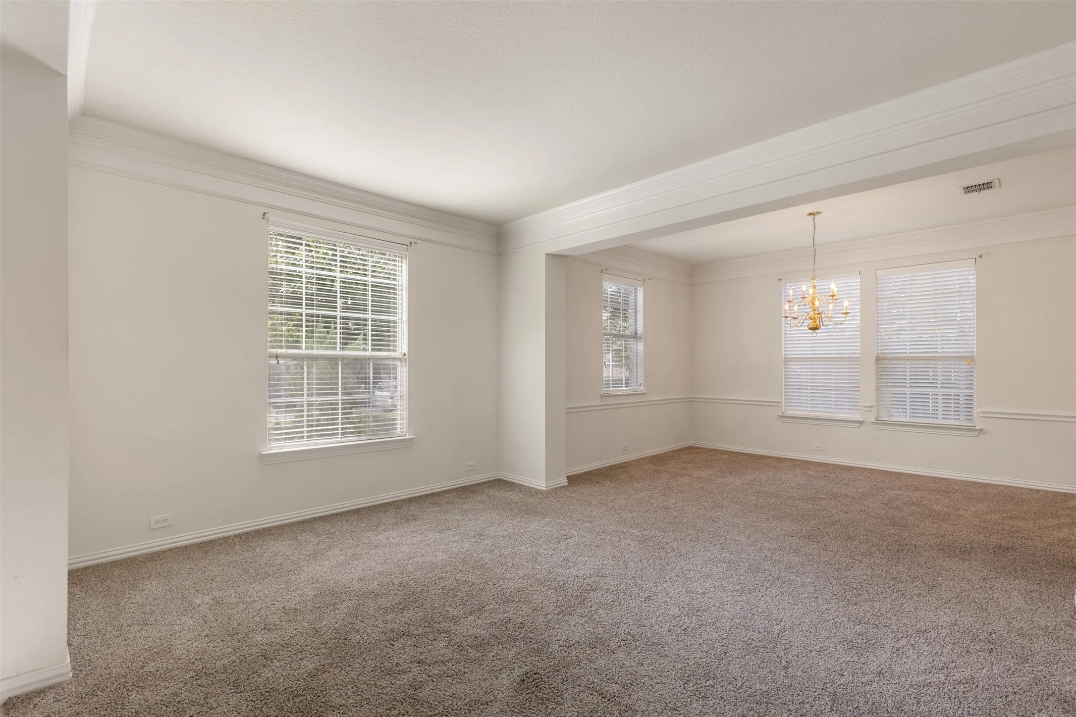 Single Family Residence For Rent in Dallas County , 4409 Mitchell Lane, Rowlett, Texas 75088, 5 Bedroom, 4 Bathroom, 3 Garage spaces, 3,380 Sqft, built in 2002, mls#21356783, Real Estate Agent in Rowlett, Homes For Rent in Dallas county, Homes For Rent in Rowlett, Realtor in Rowlett Texas, Real Estate Brokerage Independent Realty Texas, Luminita Cordes Realtor