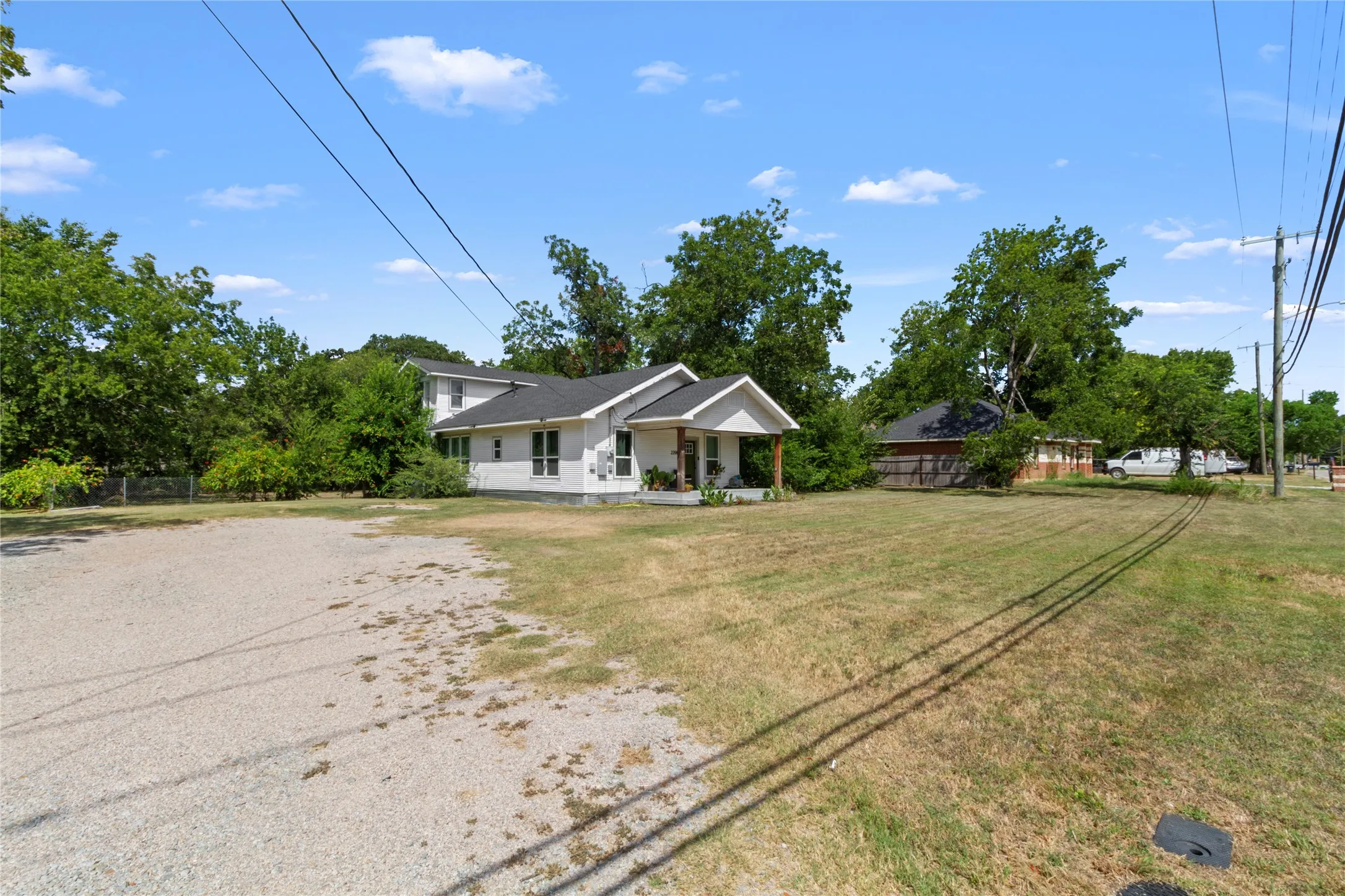 Single Family Residence For Sale in Navarro County , 2200 N Beaton Street, Corsicana, Texas 75110, 4 Bedroom, 3 Bathroom, Garage spaces, 1,856 Sqft, built in 1900, mls#21356787, Real Estate Agent in Corsicana, Homes For Sale in Navarro county, Homes For Sale in Corsicana, Realtor in Corsicana Texas, Real Estate Brokerage Independent Realty Texas, Luminita Cordes Realtor