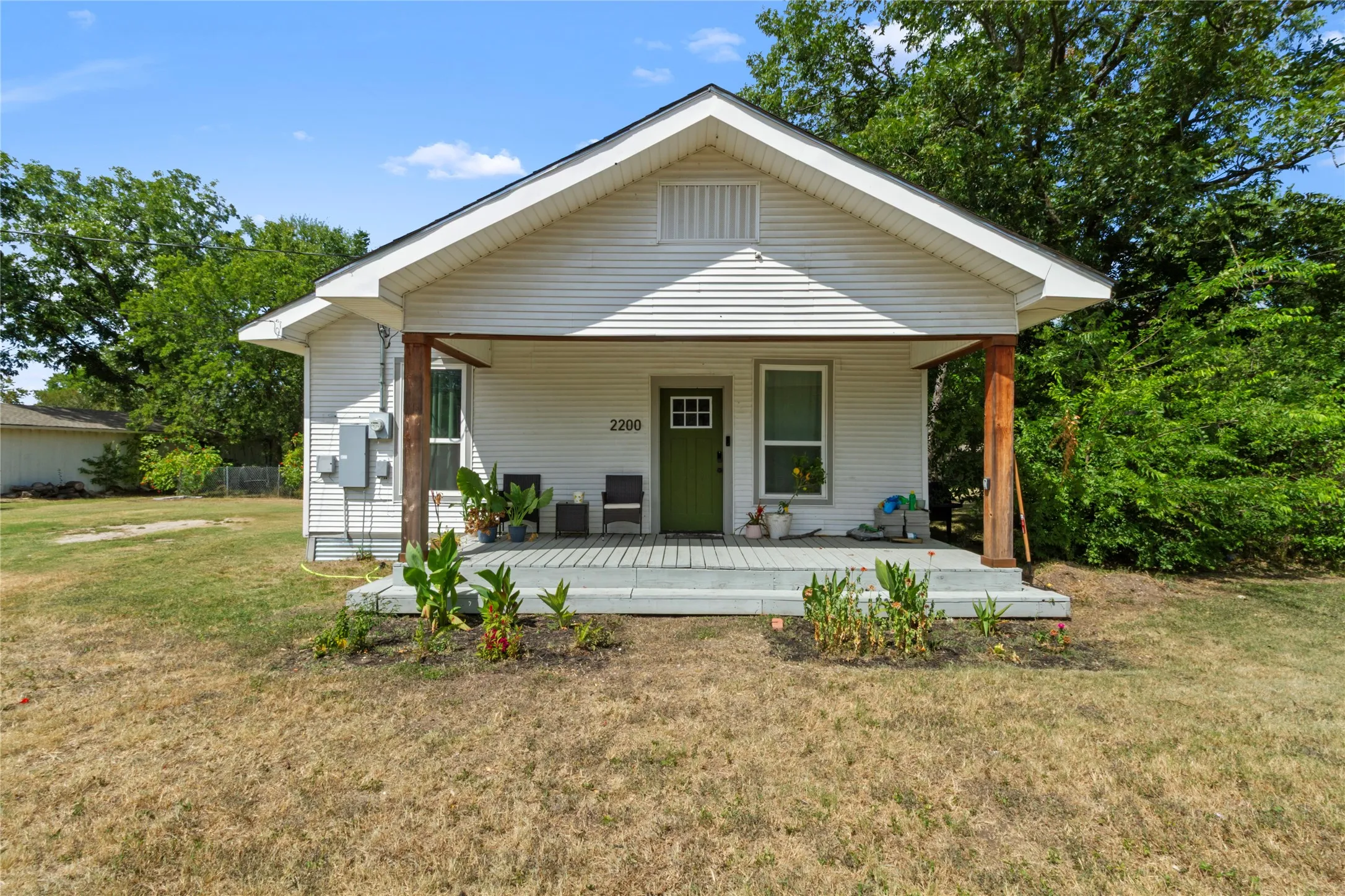 Single Family Residence For Sale in Navarro County , 2200 N Beaton Street, Corsicana, Texas 75110, 4 Bedroom, 3 Bathroom, Garage spaces, 1,856 Sqft, built in 1900, mls#21356787, Real Estate Agent in Corsicana, Homes For Sale in Navarro county, Homes For Sale in Corsicana, Realtor in Corsicana Texas, Real Estate Brokerage Independent Realty Texas, Luminita Cordes Realtor