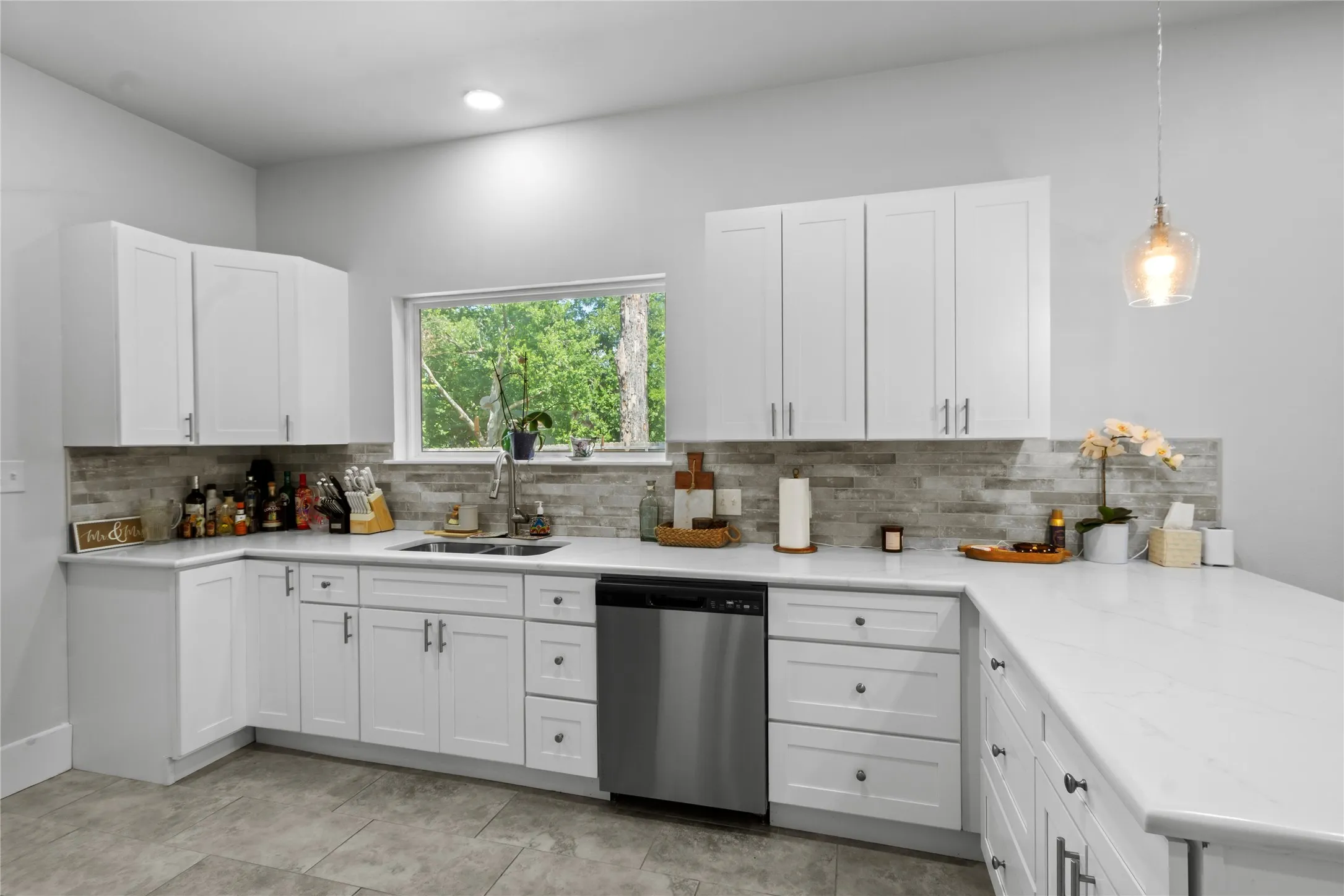 Single Family Residence For Sale in Navarro County , 2200 N Beaton Street, Corsicana, Texas 75110, 4 Bedroom, 3 Bathroom, Garage spaces, 1,856 Sqft, built in 1900, mls#21356787, Real Estate Agent in Corsicana, Homes For Sale in Navarro county, Homes For Sale in Corsicana, Realtor in Corsicana Texas, Real Estate Brokerage Independent Realty Texas, Luminita Cordes Realtor