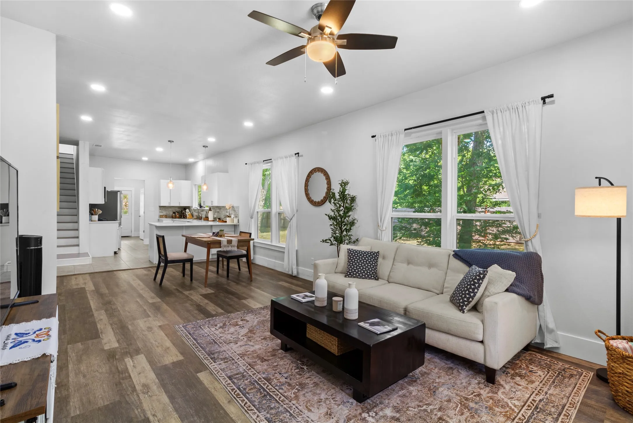 Single Family Residence For Sale in Navarro County , 2200 N Beaton Street, Corsicana, Texas 75110, 4 Bedroom, 3 Bathroom, Garage spaces, 1,856 Sqft, built in 1900, mls#21356787, Real Estate Agent in Corsicana, Homes For Sale in Navarro county, Homes For Sale in Corsicana, Realtor in Corsicana Texas, Real Estate Brokerage Independent Realty Texas, Luminita Cordes Realtor