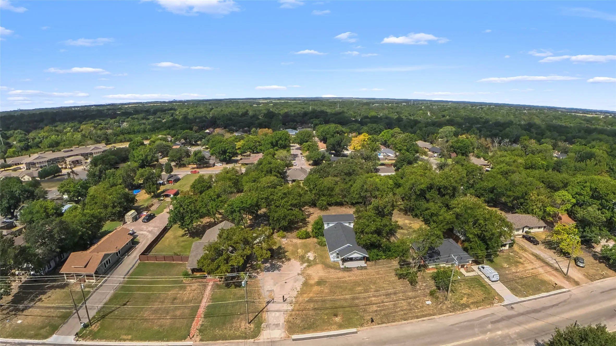 Single Family Residence For Sale in Navarro County , 2200 N Beaton Street, Corsicana, Texas 75110, 4 Bedroom, 3 Bathroom, Garage spaces, 1,856 Sqft, built in 1900, mls#21356787, Real Estate Agent in Corsicana, Homes For Sale in Navarro county, Homes For Sale in Corsicana, Realtor in Corsicana Texas, Real Estate Brokerage Independent Realty Texas, Luminita Cordes Realtor
