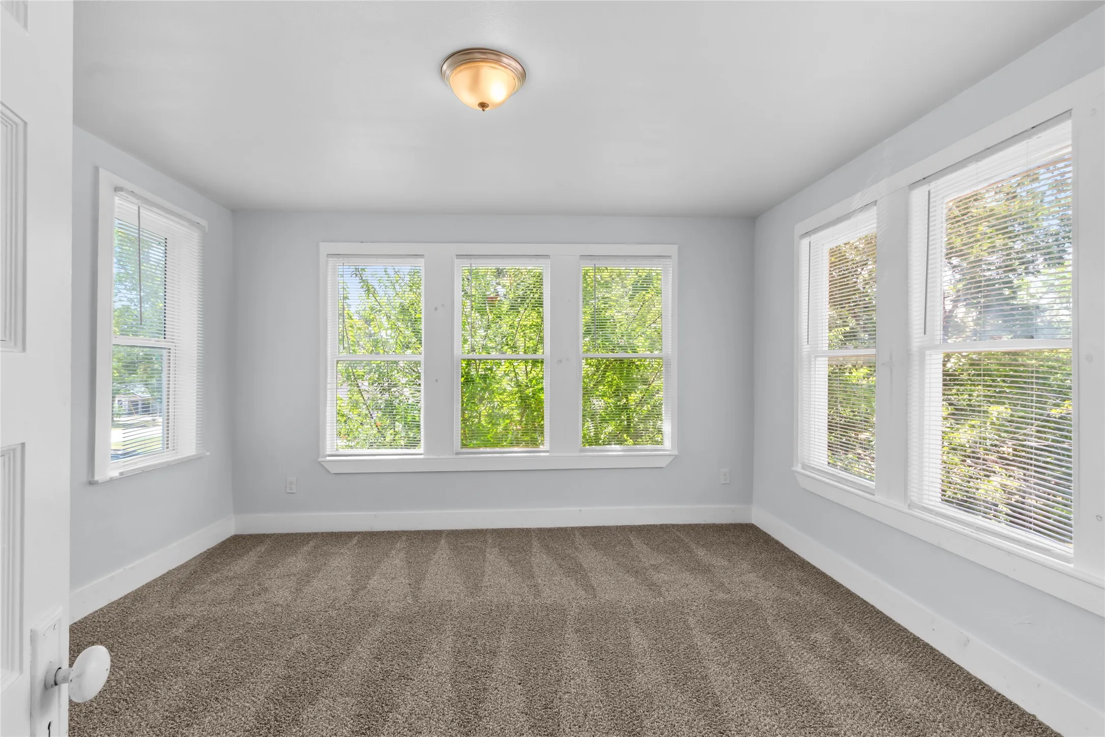 Single Family Residence For Sale in Navarro County , 2200 N Beaton Street, Corsicana, Texas 75110, 4 Bedroom, 3 Bathroom, Garage spaces, 1,856 Sqft, built in 1900, mls#21356787, Real Estate Agent in Corsicana, Homes For Sale in Navarro county, Homes For Sale in Corsicana, Realtor in Corsicana Texas, Real Estate Brokerage Independent Realty Texas, Luminita Cordes Realtor