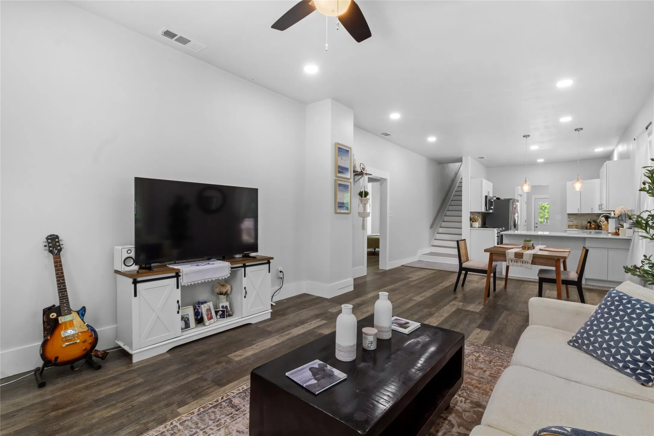 Single Family Residence For Sale in Navarro County , 2200 N Beaton Street, Corsicana, Texas 75110, 4 Bedroom, 3 Bathroom, Garage spaces, 1,856 Sqft, built in 1900, mls#21356787, Real Estate Agent in Corsicana, Homes For Sale in Navarro county, Homes For Sale in Corsicana, Realtor in Corsicana Texas, Real Estate Brokerage Independent Realty Texas, Luminita Cordes Realtor