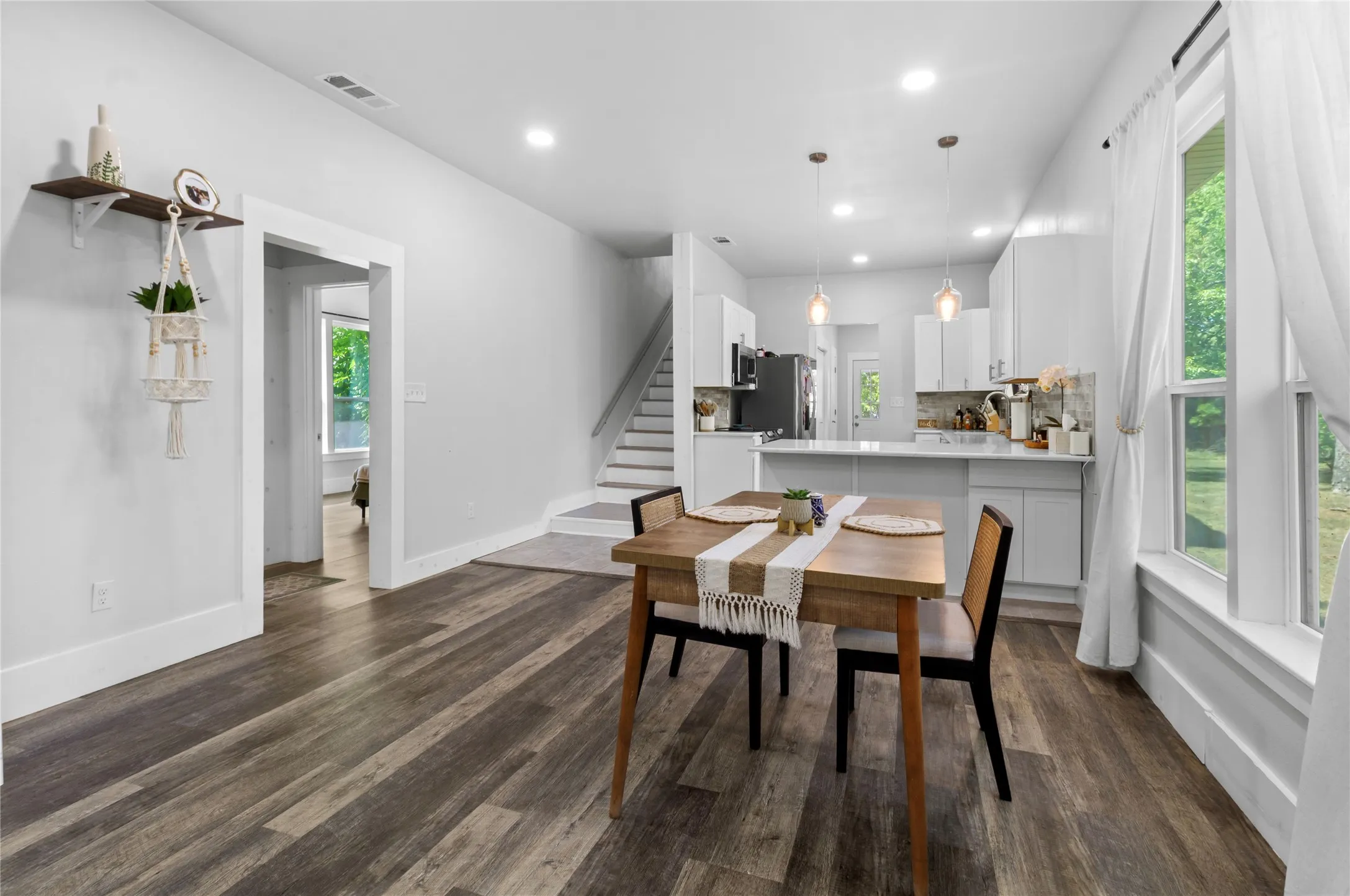 Single Family Residence For Sale in Navarro County , 2200 N Beaton Street, Corsicana, Texas 75110, 4 Bedroom, 3 Bathroom, Garage spaces, 1,856 Sqft, built in 1900, mls#21356787, Real Estate Agent in Corsicana, Homes For Sale in Navarro county, Homes For Sale in Corsicana, Realtor in Corsicana Texas, Real Estate Brokerage Independent Realty Texas, Luminita Cordes Realtor