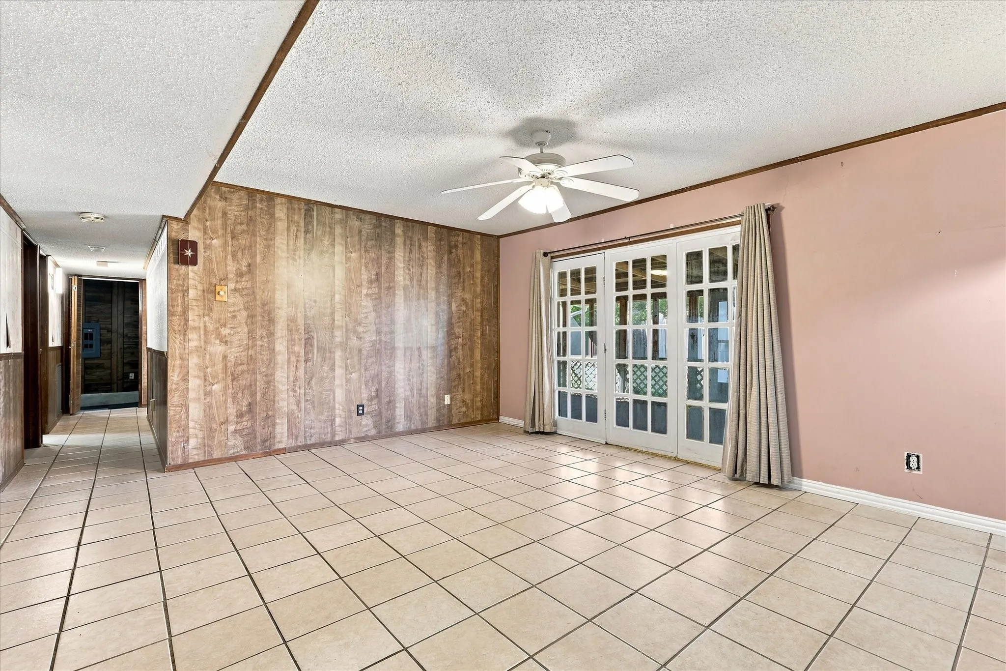 Single Family Residence For Sale in Dallas County , 6305 Magnolia Lane, Rowlett, Texas 75089, 3 Bedroom, 2 Bathroom, Garage spaces, 1,594 Sqft, built in 1972, mls#21355480, Real Estate Agent in Rowlett, Homes For Sale in Dallas county, Homes For Sale in Rowlett, Realtor in Rowlett Texas, Real Estate Brokerage Independent Realty Texas, Luminita Cordes Realtor