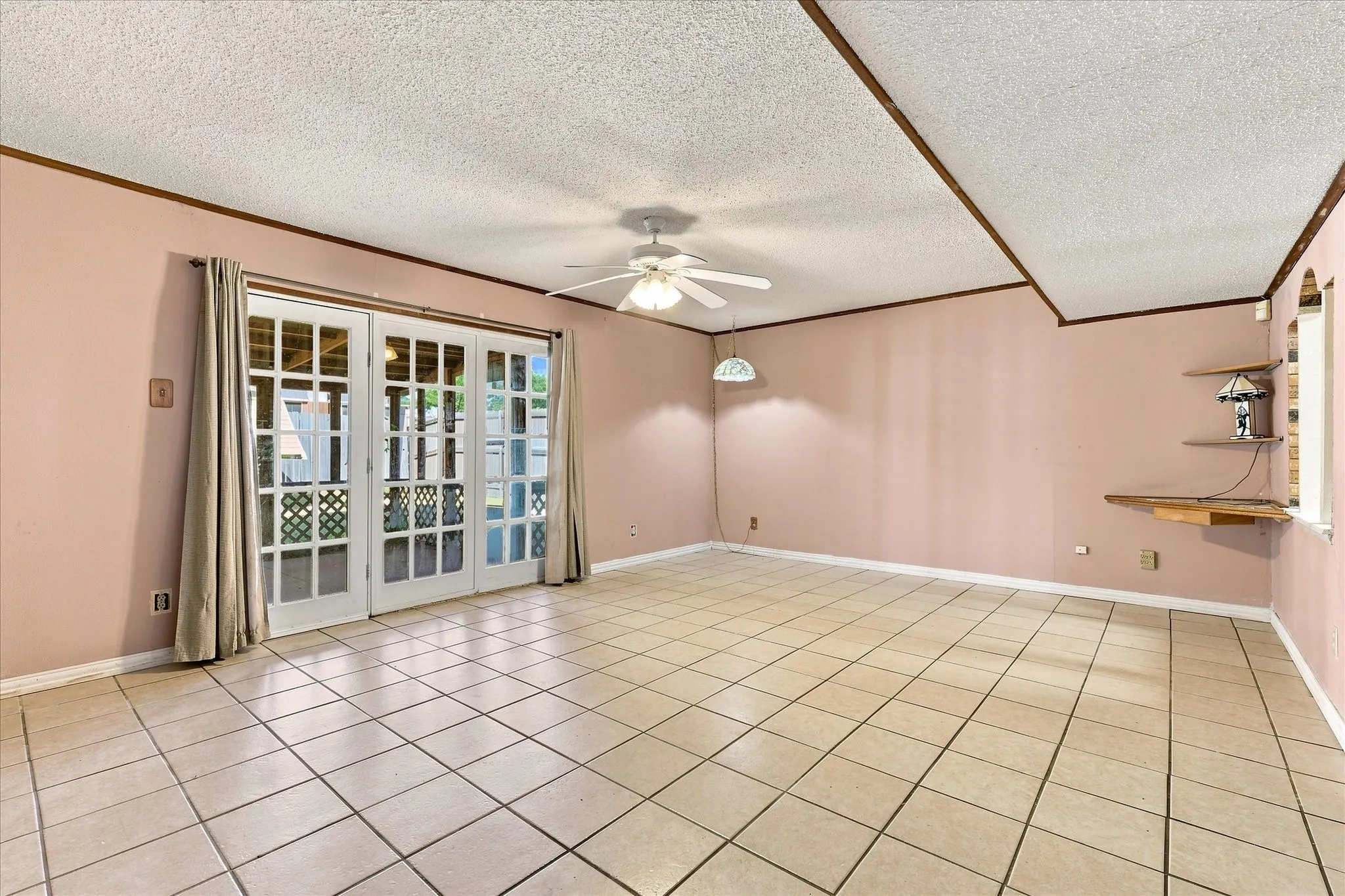 Single Family Residence For Sale in Dallas County , 6305 Magnolia Lane, Rowlett, Texas 75089, 3 Bedroom, 2 Bathroom, Garage spaces, 1,594 Sqft, built in 1972, mls#21355480, Real Estate Agent in Rowlett, Homes For Sale in Dallas county, Homes For Sale in Rowlett, Realtor in Rowlett Texas, Real Estate Brokerage Independent Realty Texas, Luminita Cordes Realtor