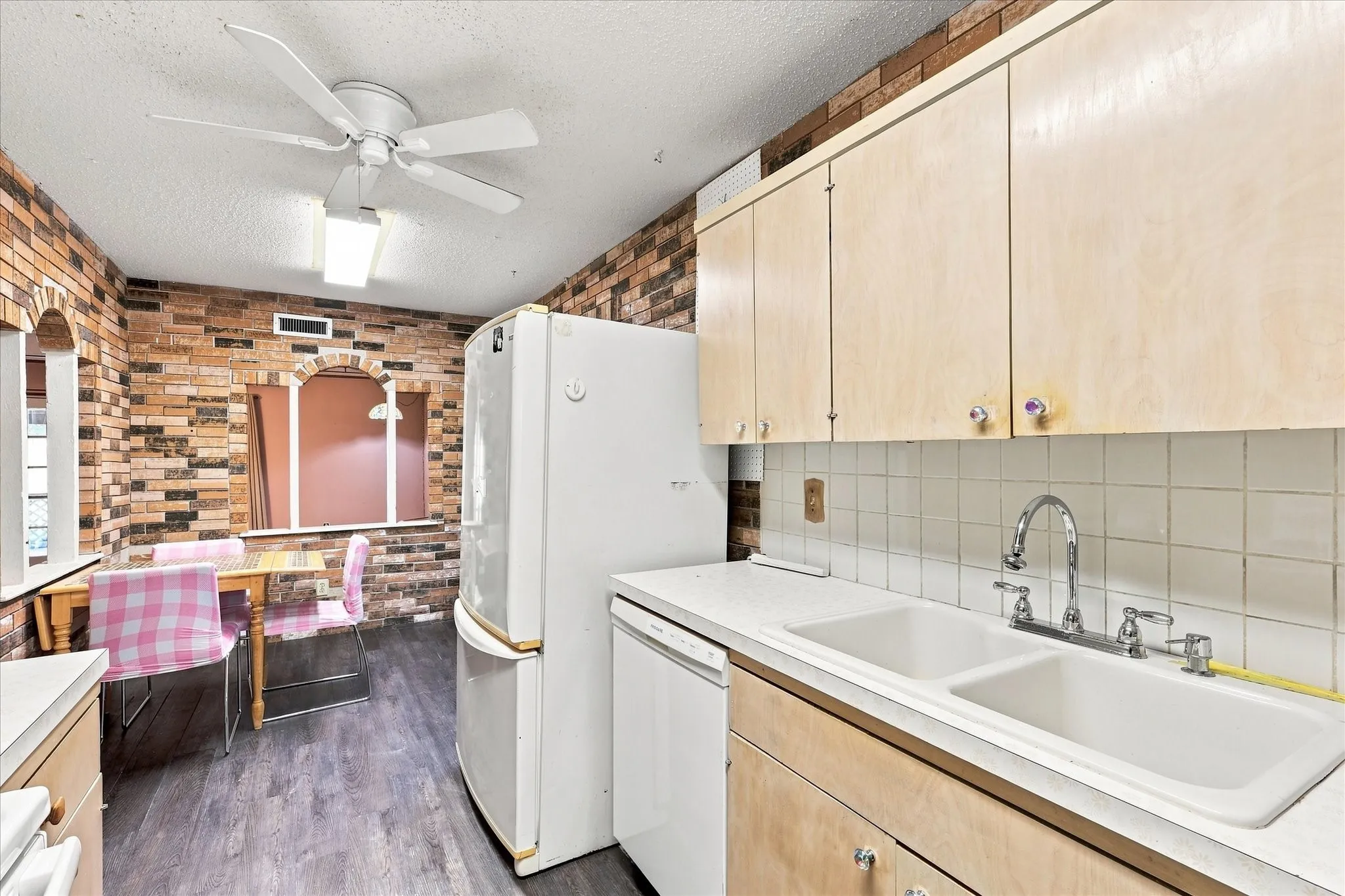 Single Family Residence For Sale in Dallas County , 6305 Magnolia Lane, Rowlett, Texas 75089, 3 Bedroom, 2 Bathroom, Garage spaces, 1,594 Sqft, built in 1972, mls#21355480, Real Estate Agent in Rowlett, Homes For Sale in Dallas county, Homes For Sale in Rowlett, Realtor in Rowlett Texas, Real Estate Brokerage Independent Realty Texas, Luminita Cordes Realtor