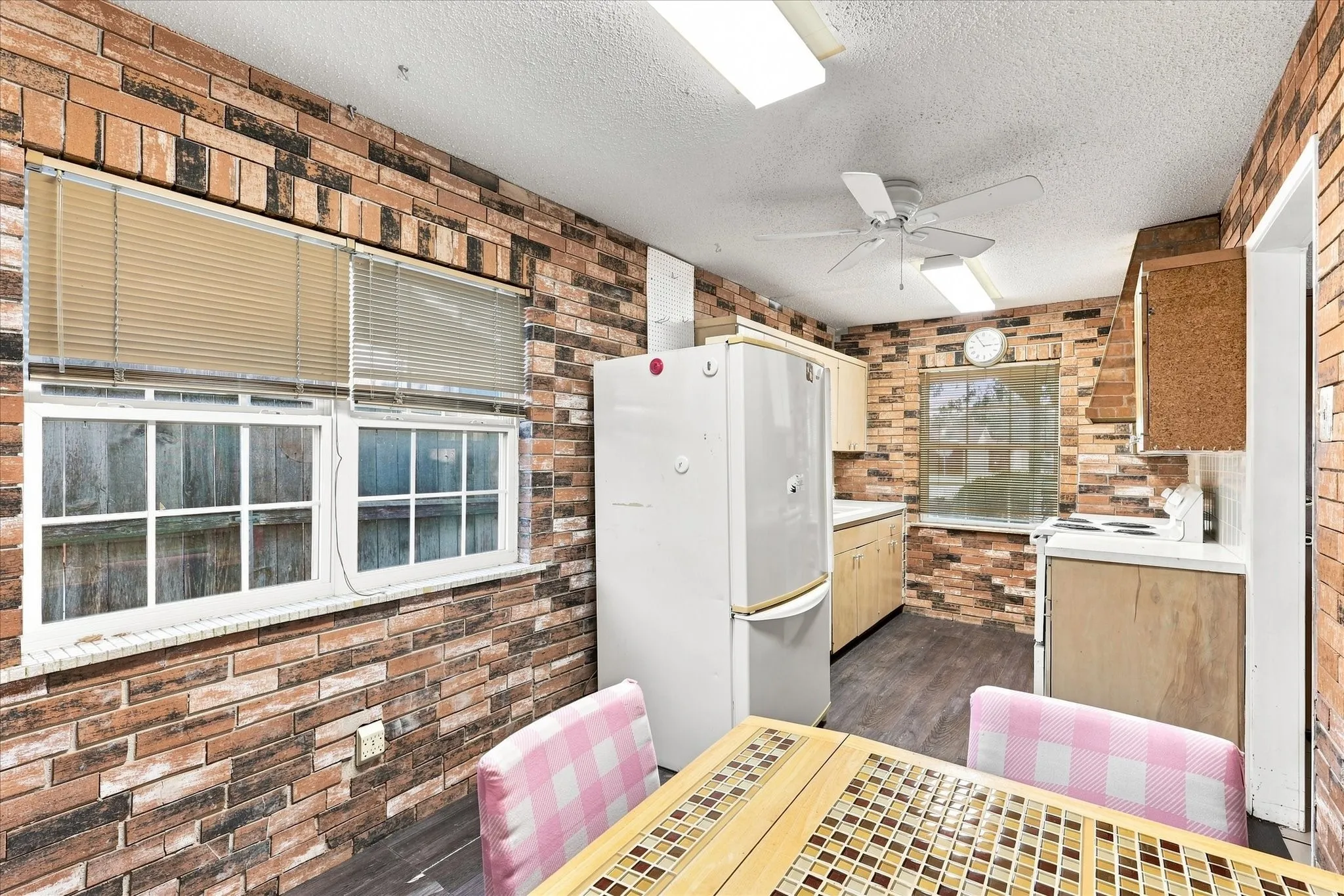 Single Family Residence For Sale in Dallas County , 6305 Magnolia Lane, Rowlett, Texas 75089, 3 Bedroom, 2 Bathroom, Garage spaces, 1,594 Sqft, built in 1972, mls#21355480, Real Estate Agent in Rowlett, Homes For Sale in Dallas county, Homes For Sale in Rowlett, Realtor in Rowlett Texas, Real Estate Brokerage Independent Realty Texas, Luminita Cordes Realtor