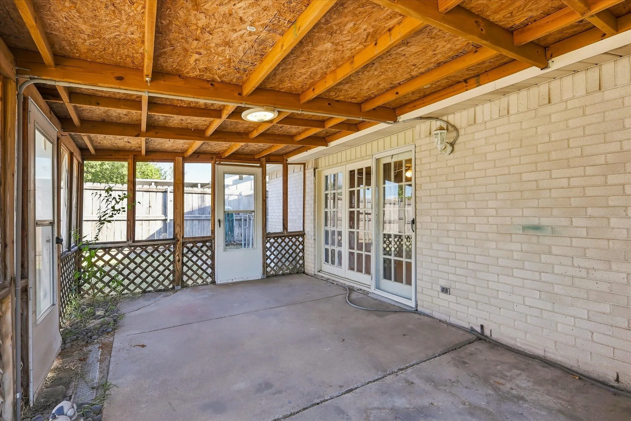 Single Family Residence For Sale in Dallas County , 6305 Magnolia Lane, Rowlett, Texas 75089, 3 Bedroom, 2 Bathroom, Garage spaces, 1,594 Sqft, built in 1972, mls#21355480, Real Estate Agent in Rowlett, Homes For Sale in Dallas county, Homes For Sale in Rowlett, Realtor in Rowlett Texas, Real Estate Brokerage Independent Realty Texas, Luminita Cordes Realtor