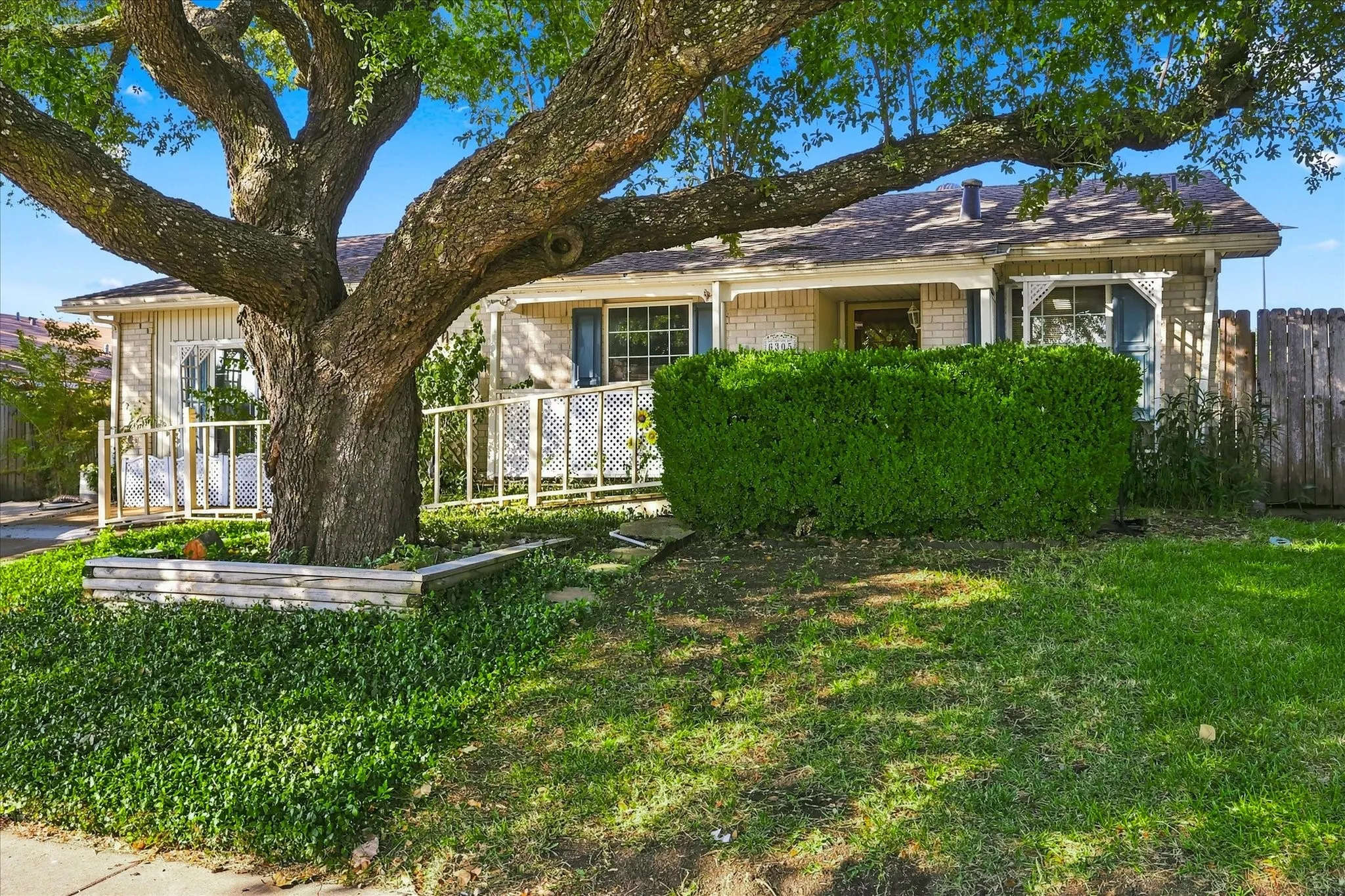 Single Family Residence For Sale in Dallas County , 6305 Magnolia Lane, Rowlett, Texas 75089, 3 Bedroom, 2 Bathroom, Garage spaces, 1,594 Sqft, built in 1972, mls#21355480, Real Estate Agent in Rowlett, Homes For Sale in Dallas county, Homes For Sale in Rowlett, Realtor in Rowlett Texas, Real Estate Brokerage Independent Realty Texas, Luminita Cordes Realtor