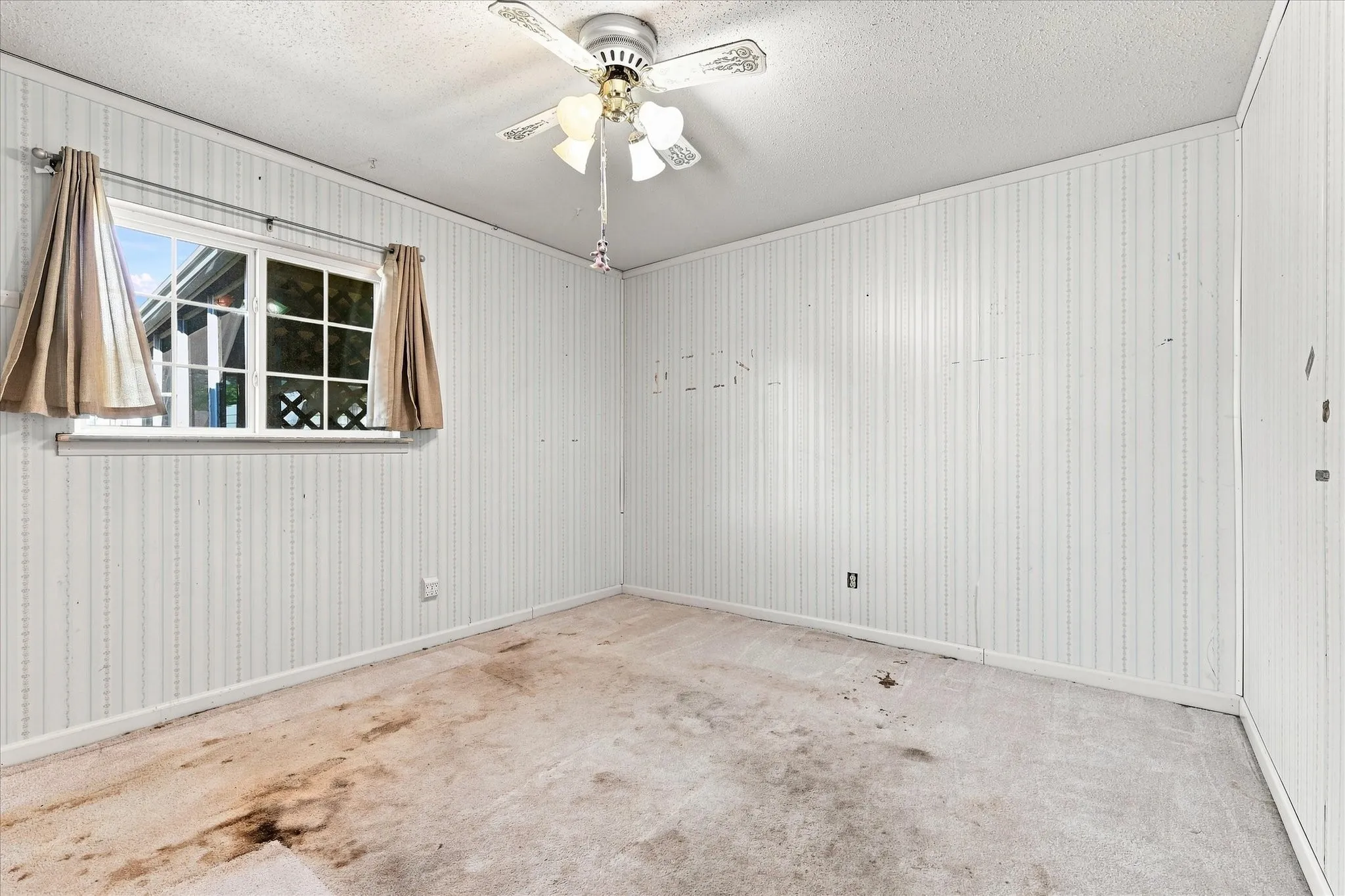 Single Family Residence For Sale in Dallas County , 6305 Magnolia Lane, Rowlett, Texas 75089, 3 Bedroom, 2 Bathroom, Garage spaces, 1,594 Sqft, built in 1972, mls#21355480, Real Estate Agent in Rowlett, Homes For Sale in Dallas county, Homes For Sale in Rowlett, Realtor in Rowlett Texas, Real Estate Brokerage Independent Realty Texas, Luminita Cordes Realtor