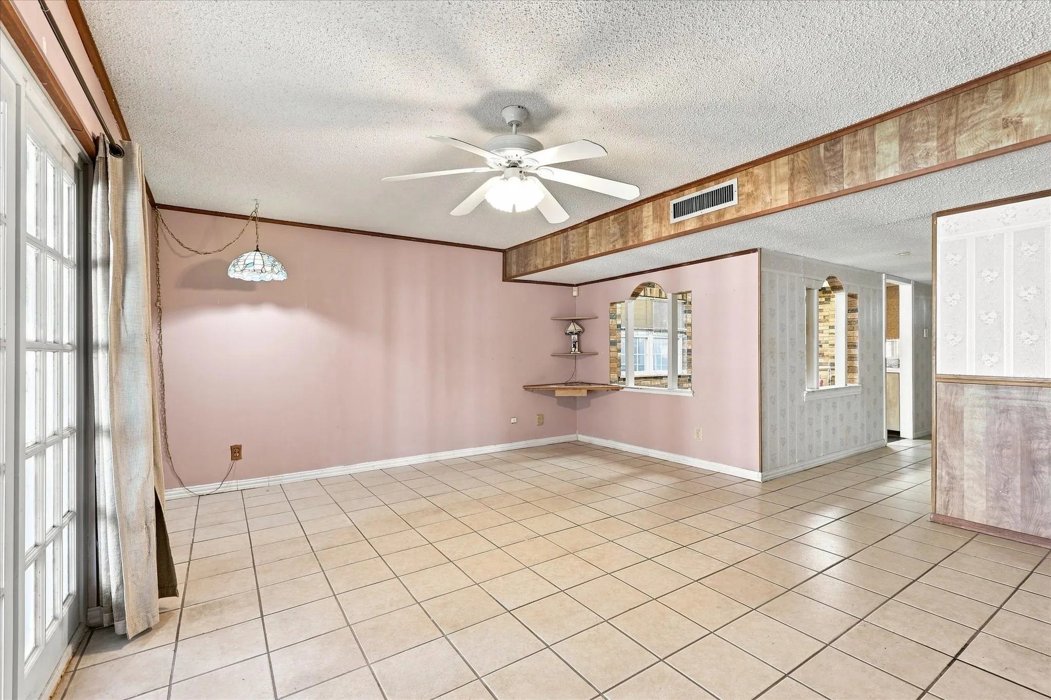 Single Family Residence For Sale in Dallas County , 6305 Magnolia Lane, Rowlett, Texas 75089, 3 Bedroom, 2 Bathroom, Garage spaces, 1,594 Sqft, built in 1972, mls#21355480, Real Estate Agent in Rowlett, Homes For Sale in Dallas county, Homes For Sale in Rowlett, Realtor in Rowlett Texas, Real Estate Brokerage Independent Realty Texas, Luminita Cordes Realtor