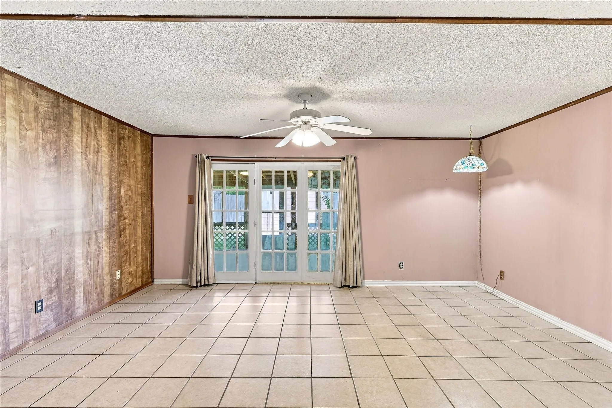 Single Family Residence For Sale in Dallas County , 6305 Magnolia Lane, Rowlett, Texas 75089, 3 Bedroom, 2 Bathroom, Garage spaces, 1,594 Sqft, built in 1972, mls#21355480, Real Estate Agent in Rowlett, Homes For Sale in Dallas county, Homes For Sale in Rowlett, Realtor in Rowlett Texas, Real Estate Brokerage Independent Realty Texas, Luminita Cordes Realtor