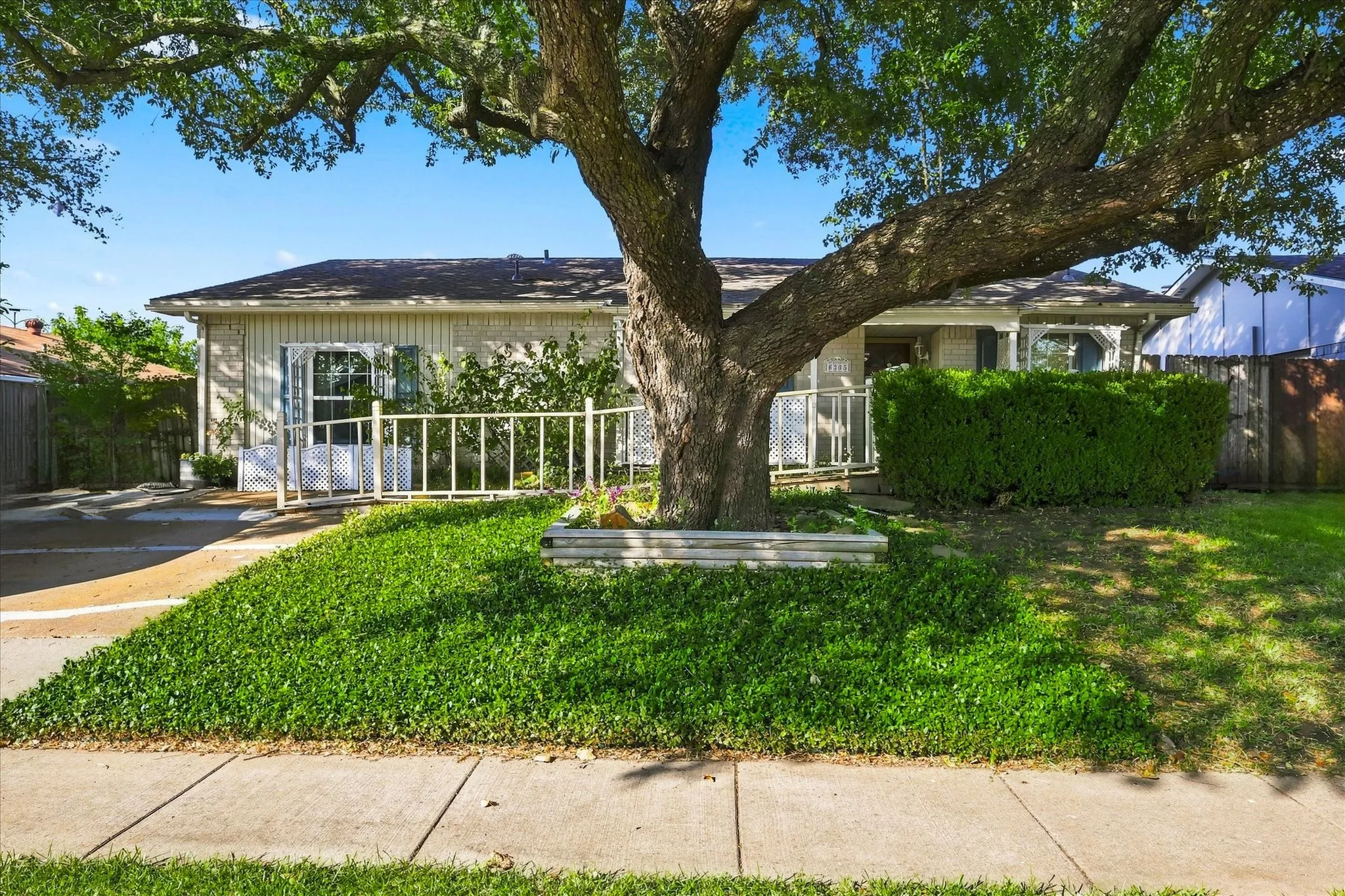 Single Family Residence For Sale in Dallas County , 6305 Magnolia Lane, Rowlett, Texas 75089, 3 Bedroom, 2 Bathroom, Garage spaces, 1,594 Sqft, built in 1972, mls#21355480, Real Estate Agent in Rowlett, Homes For Sale in Dallas county, Homes For Sale in Rowlett, Realtor in Rowlett Texas, Real Estate Brokerage Independent Realty Texas, Luminita Cordes Realtor