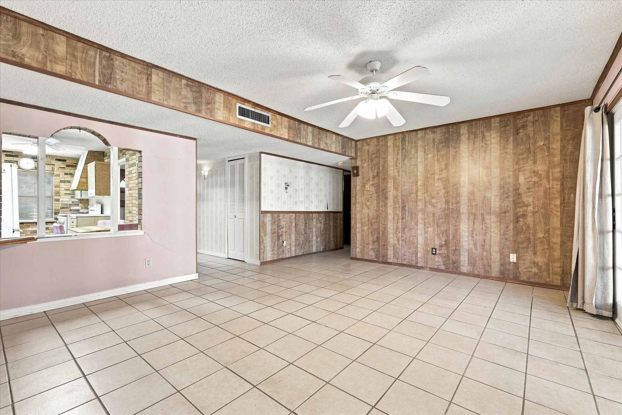 Single Family Residence For Sale in Dallas County , 6305 Magnolia Lane, Rowlett, Texas 75089, 3 Bedroom, 2 Bathroom, Garage spaces, 1,594 Sqft, built in 1972, mls#21355480, Real Estate Agent in Rowlett, Homes For Sale in Dallas county, Homes For Sale in Rowlett, Realtor in Rowlett Texas, Real Estate Brokerage Independent Realty Texas, Luminita Cordes Realtor