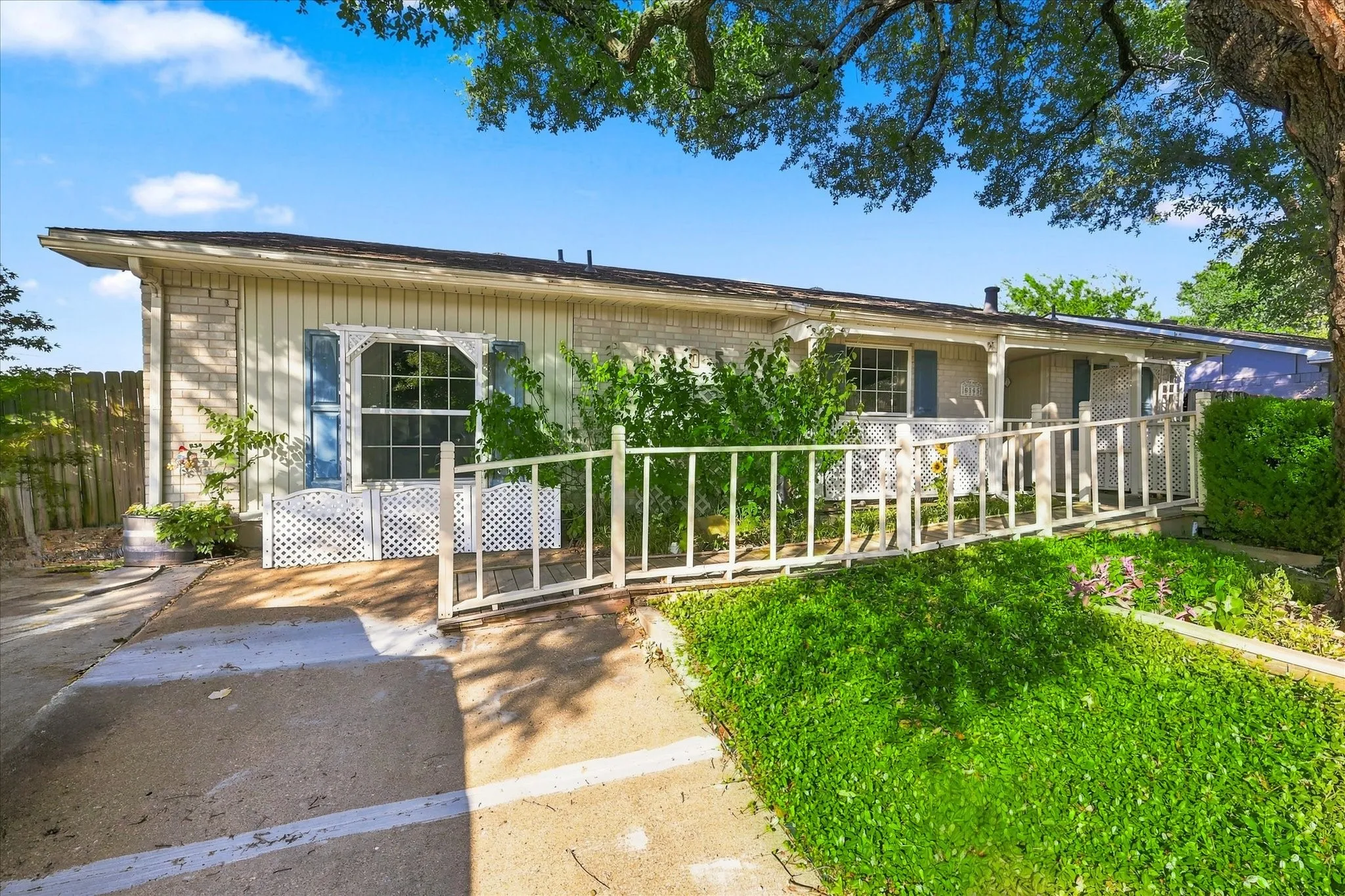 Single Family Residence For Sale in Dallas County , 6305 Magnolia Lane, Rowlett, Texas 75089, 3 Bedroom, 2 Bathroom, Garage spaces, 1,594 Sqft, built in 1972, mls#21355480, Real Estate Agent in Rowlett, Homes For Sale in Dallas county, Homes For Sale in Rowlett, Realtor in Rowlett Texas, Real Estate Brokerage Independent Realty Texas, Luminita Cordes Realtor