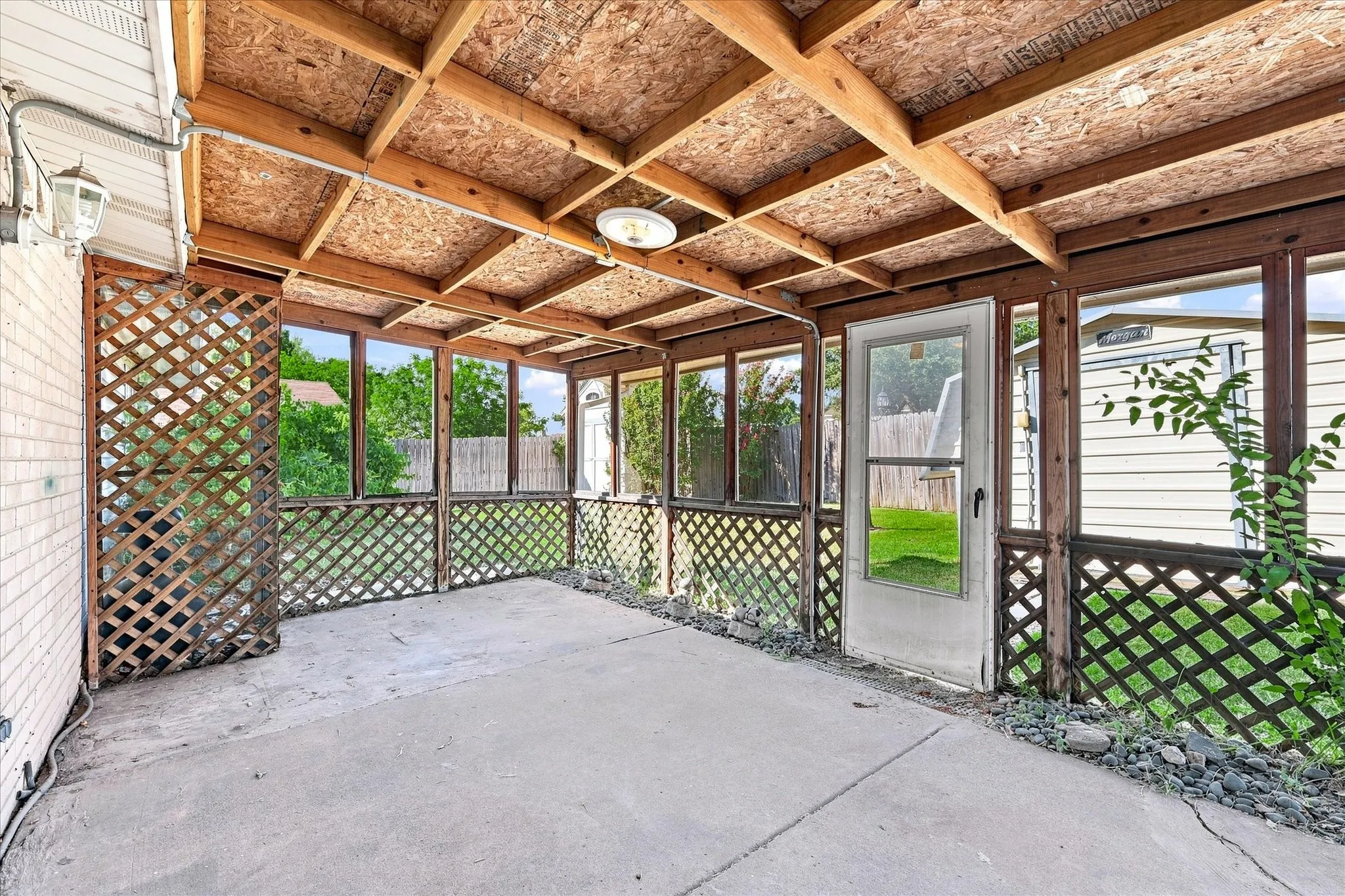 Single Family Residence For Sale in Dallas County , 6305 Magnolia Lane, Rowlett, Texas 75089, 3 Bedroom, 2 Bathroom, Garage spaces, 1,594 Sqft, built in 1972, mls#21355480, Real Estate Agent in Rowlett, Homes For Sale in Dallas county, Homes For Sale in Rowlett, Realtor in Rowlett Texas, Real Estate Brokerage Independent Realty Texas, Luminita Cordes Realtor