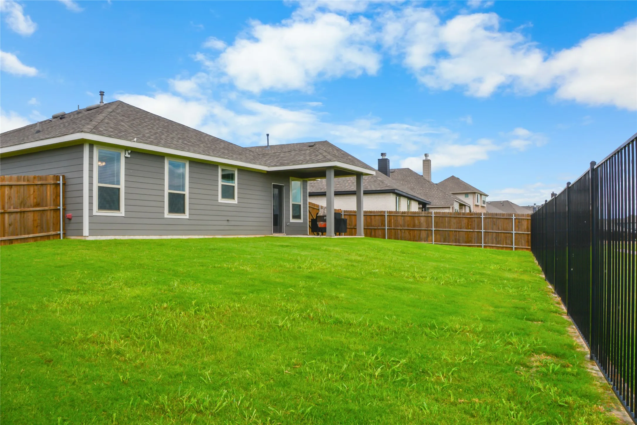 Single Family Residence For Sale in Johnson County , 808 Jaguar Ridge, Godley, Texas 76044, 3 Bedroom, 2 Bathroom, 2 Garage spaces, 1,492 Sqft, built in 2024, mls#21303828, Real Estate Agent in Godley, Homes For Sale in Johnson county, Homes For Sale in Godley, Realtor in Godley Texas, Real Estate Brokerage Independent Realty Texas, Luminita Cordes Realtor
