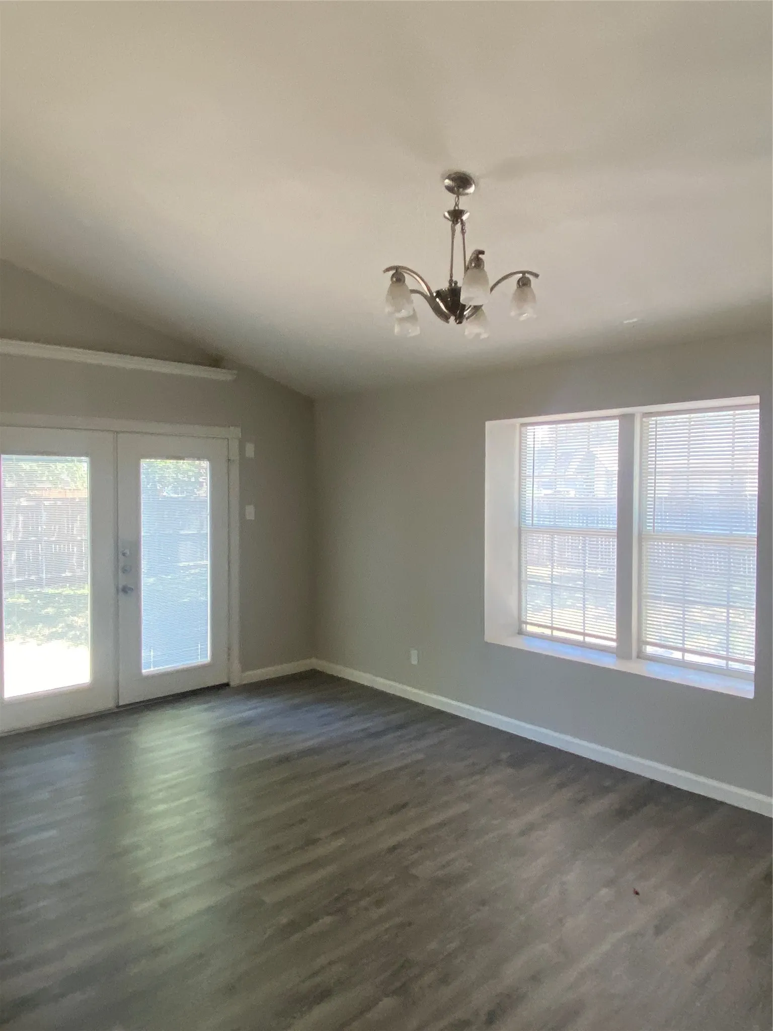 Single Family Residence For Rent in Dallas County , 2516 Trinity Street, Irving, Texas 75062, 3 Bedroom, 1 Bathroom, Garage spaces, 1,617 Sqft, built in 1964, mls#21356800, Real Estate Agent in Irving, Homes For Rent in Dallas county, Homes For Rent in Irving, Realtor in Irving Texas, Real Estate Brokerage Independent Realty Texas, Luminita Cordes Realtor