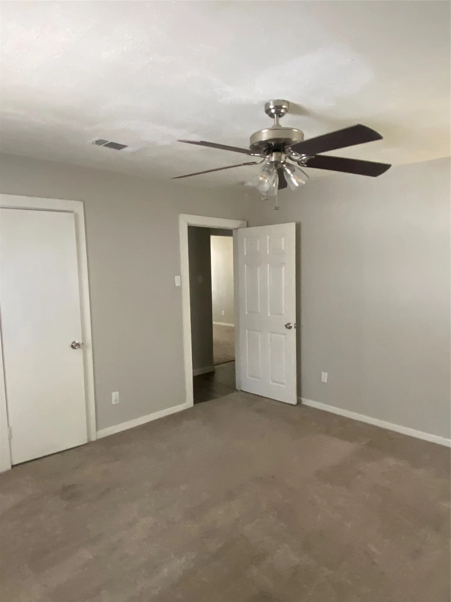 Single Family Residence For Rent in Dallas County , 2516 Trinity Street, Irving, Texas 75062, 3 Bedroom, 1 Bathroom, Garage spaces, 1,617 Sqft, built in 1964, mls#21356800, Real Estate Agent in Irving, Homes For Rent in Dallas county, Homes For Rent in Irving, Realtor in Irving Texas, Real Estate Brokerage Independent Realty Texas, Luminita Cordes Realtor