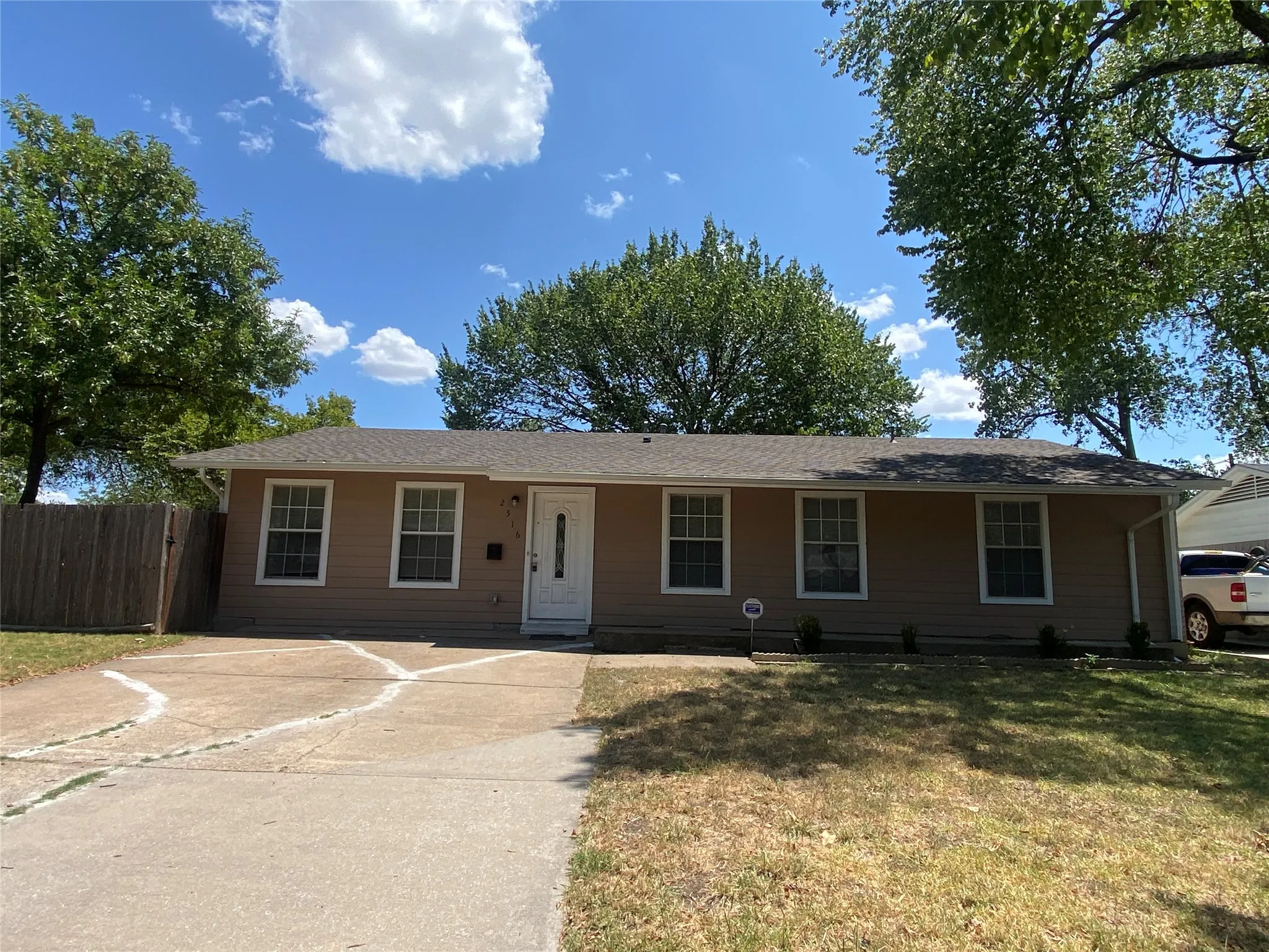 Single Family Residence For Rent in Dallas County , 2516 Trinity Street, Irving, Texas 75062, 3 Bedroom, 1 Bathroom, Garage spaces, 1,617 Sqft, built in 1964, mls#21356800, Real Estate Agent in Irving, Homes For Rent in Dallas county, Homes For Rent in Irving, Realtor in Irving Texas, Real Estate Brokerage Independent Realty Texas, Luminita Cordes Realtor