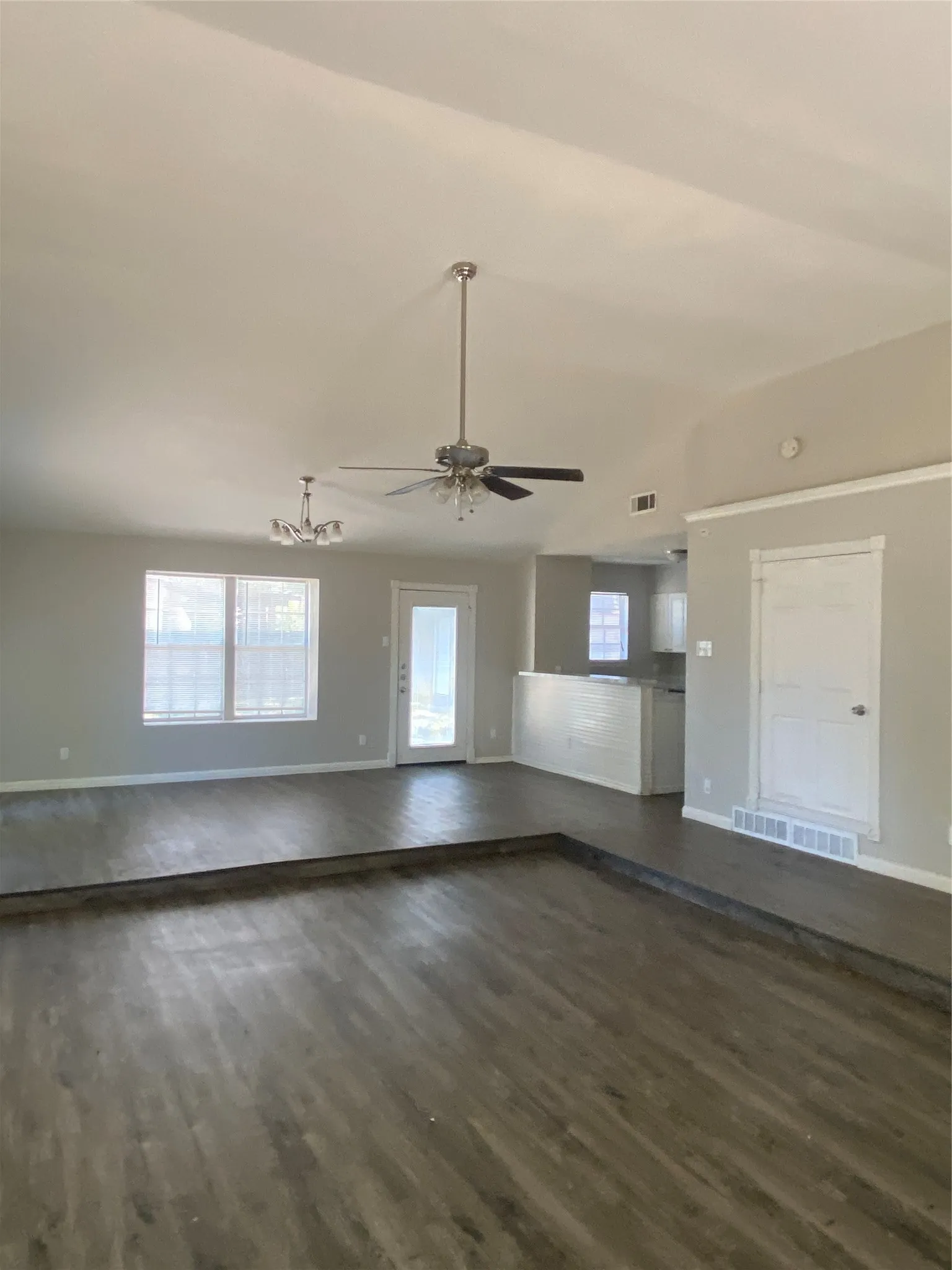 Single Family Residence For Rent in Dallas County , 2516 Trinity Street, Irving, Texas 75062, 3 Bedroom, 1 Bathroom, Garage spaces, 1,617 Sqft, built in 1964, mls#21356800, Real Estate Agent in Irving, Homes For Rent in Dallas county, Homes For Rent in Irving, Realtor in Irving Texas, Real Estate Brokerage Independent Realty Texas, Luminita Cordes Realtor