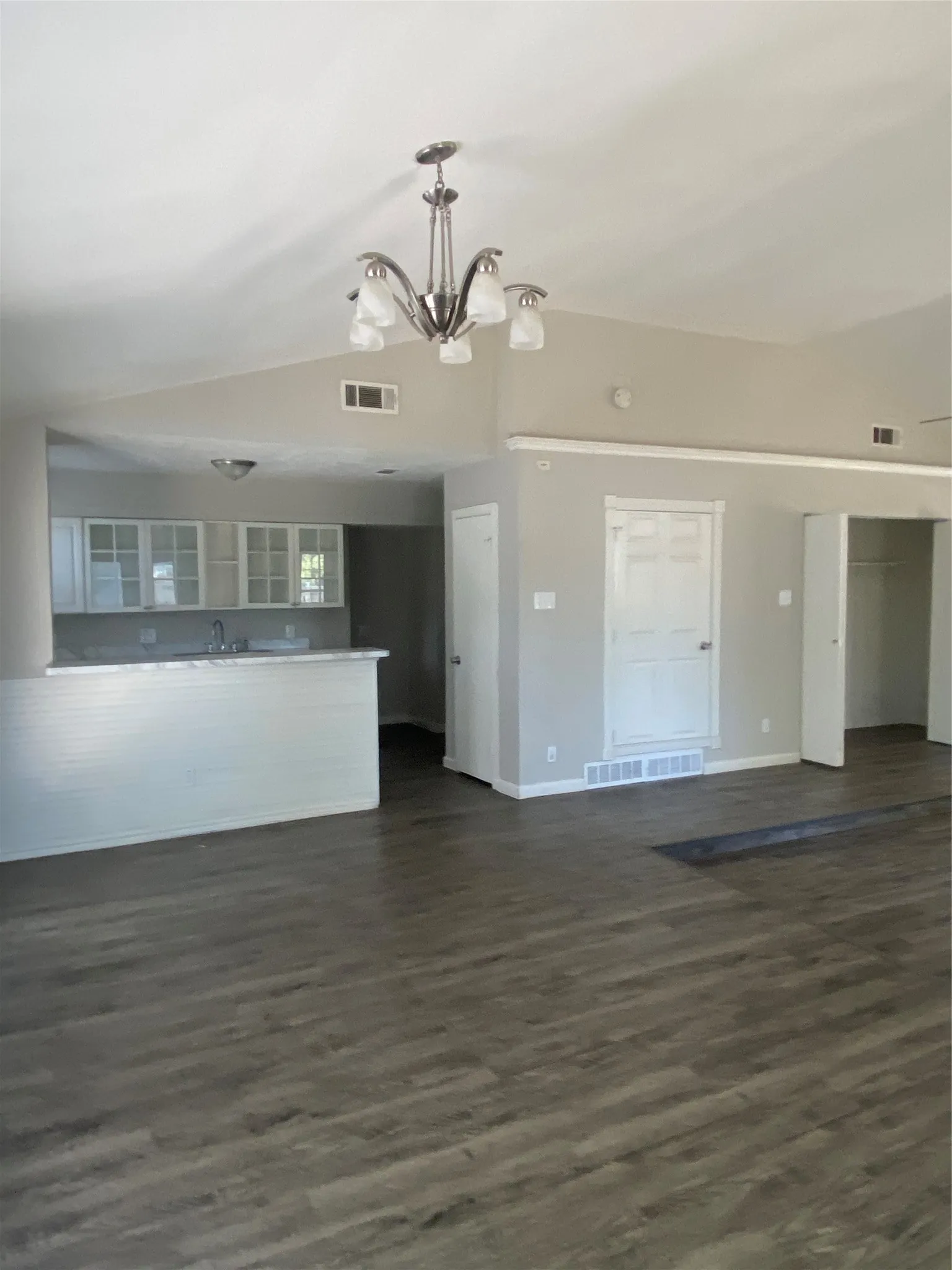 Single Family Residence For Rent in Dallas County , 2516 Trinity Street, Irving, Texas 75062, 3 Bedroom, 1 Bathroom, Garage spaces, 1,617 Sqft, built in 1964, mls#21356800, Real Estate Agent in Irving, Homes For Rent in Dallas county, Homes For Rent in Irving, Realtor in Irving Texas, Real Estate Brokerage Independent Realty Texas, Luminita Cordes Realtor