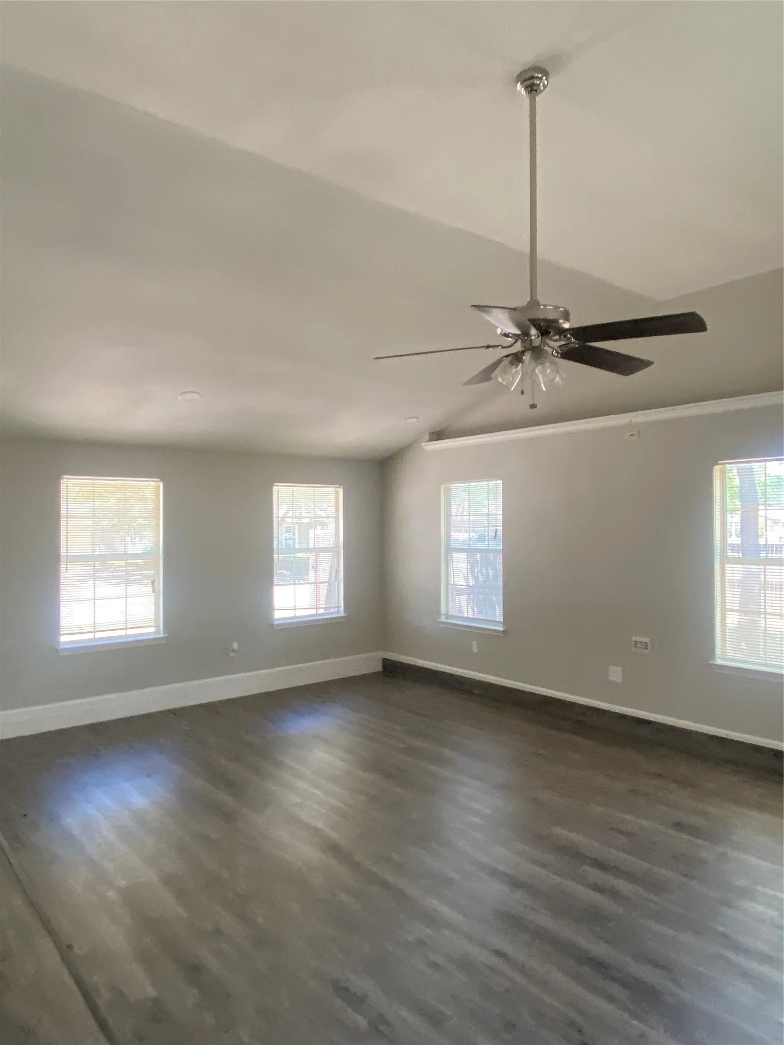 Single Family Residence For Rent in Dallas County , 2516 Trinity Street, Irving, Texas 75062, 3 Bedroom, 1 Bathroom, Garage spaces, 1,617 Sqft, built in 1964, mls#21356800, Real Estate Agent in Irving, Homes For Rent in Dallas county, Homes For Rent in Irving, Realtor in Irving Texas, Real Estate Brokerage Independent Realty Texas, Luminita Cordes Realtor