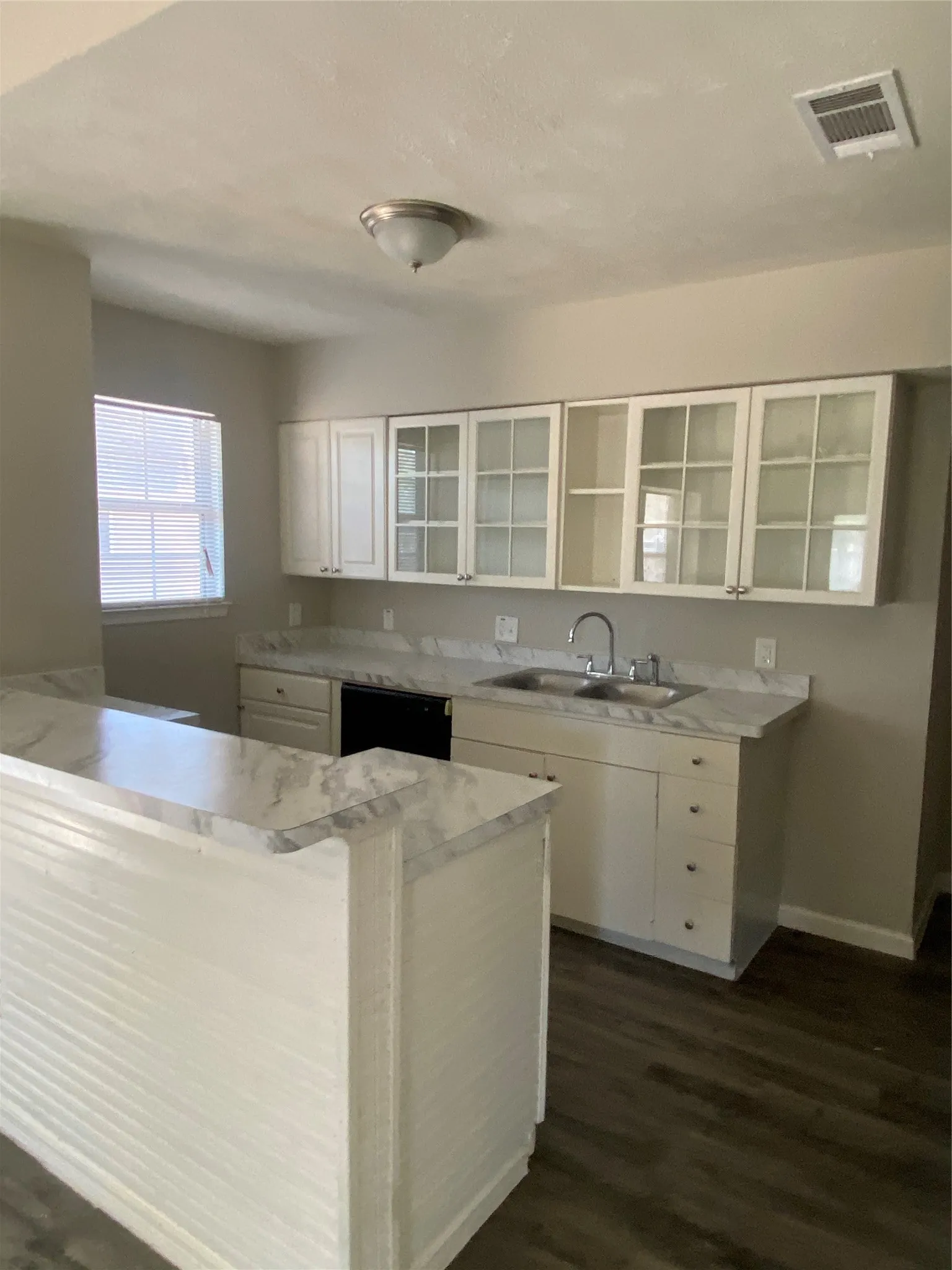 Single Family Residence For Rent in Dallas County , 2516 Trinity Street, Irving, Texas 75062, 3 Bedroom, 1 Bathroom, Garage spaces, 1,617 Sqft, built in 1964, mls#21356800, Real Estate Agent in Irving, Homes For Rent in Dallas county, Homes For Rent in Irving, Realtor in Irving Texas, Real Estate Brokerage Independent Realty Texas, Luminita Cordes Realtor