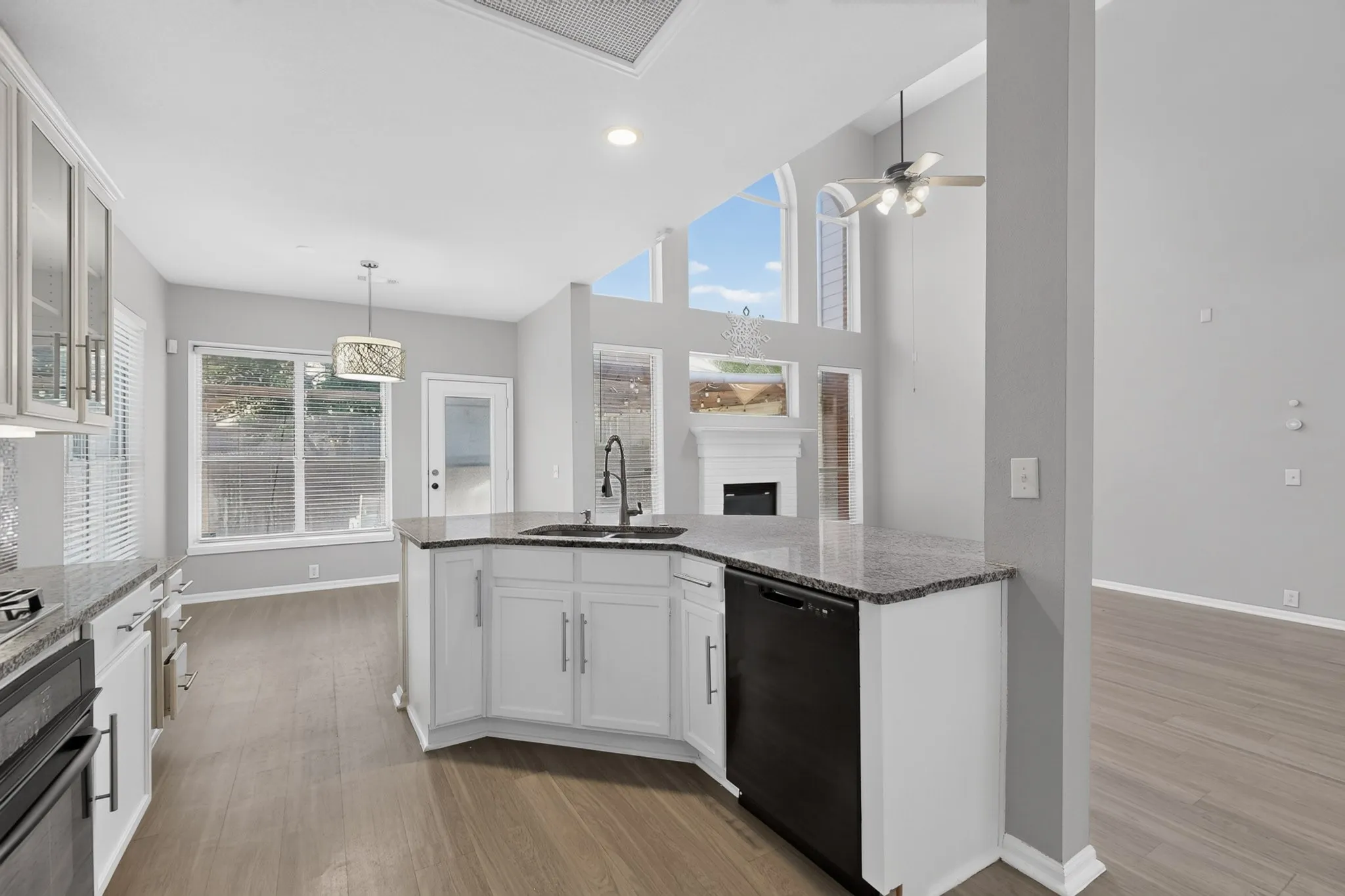 Single Family Residence For Rent in Denton County , 2712 Thorncreek Lane, Fort Worth, Texas 76177, 5 Bedroom, 4 Bathroom, 2 Garage spaces, 3,188 Sqft, built in 2005, mls#21356804, Real Estate Agent in Fort Worth, Homes For Rent in Denton county, Homes For Rent in Fort Worth, Realtor in Fort Worth Texas, Real Estate Brokerage Independent Realty Texas, Luminita Cordes Realtor