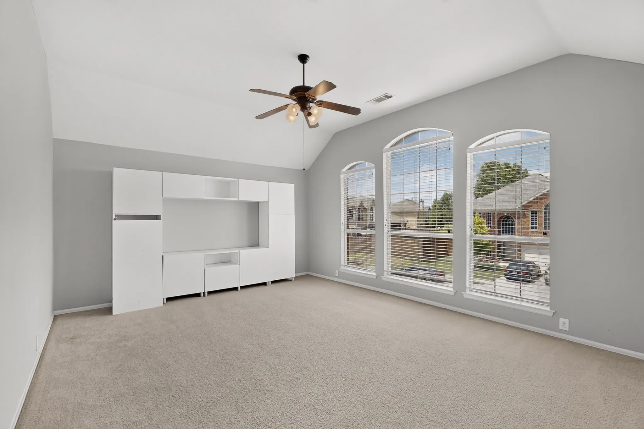 Single Family Residence For Rent in Denton County , 2712 Thorncreek Lane, Fort Worth, Texas 76177, 5 Bedroom, 4 Bathroom, 2 Garage spaces, 3,188 Sqft, built in 2005, mls#21356804, Real Estate Agent in Fort Worth, Homes For Rent in Denton county, Homes For Rent in Fort Worth, Realtor in Fort Worth Texas, Real Estate Brokerage Independent Realty Texas, Luminita Cordes Realtor