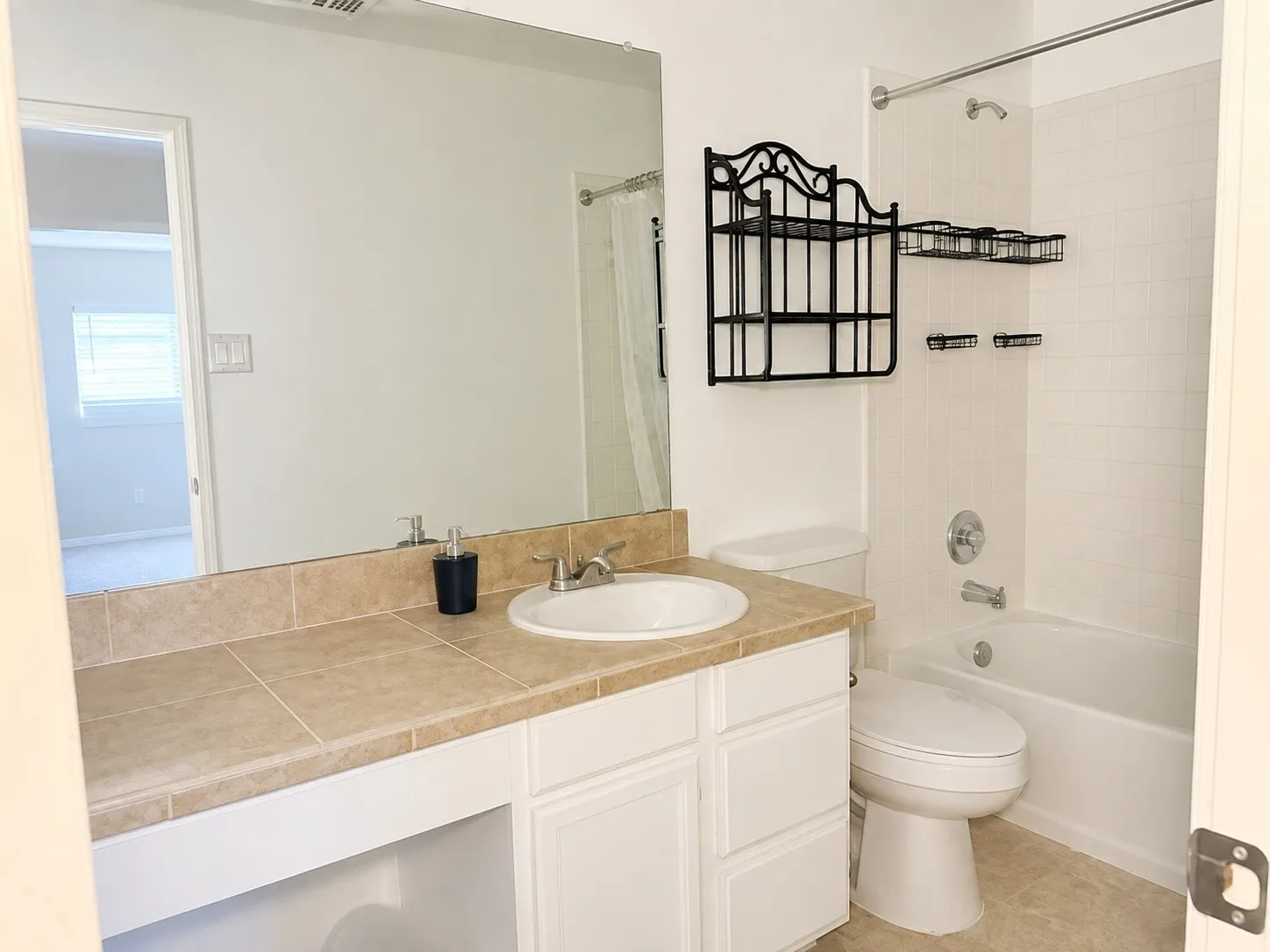 Single Family Residence For Sale in Collin County , 6410 Liberty Court, Frisco, Texas 75035, 3 Bedroom, 3 Bathroom, 2 Garage spaces, 2,036 Sqft, built in 1999, mls#21330769, Real Estate Agent in Frisco, Homes For Sale in Collin county, Homes For Sale in Frisco, Realtor in Frisco Texas, Real Estate Brokerage Independent Realty Texas, Luminita Cordes Realtor