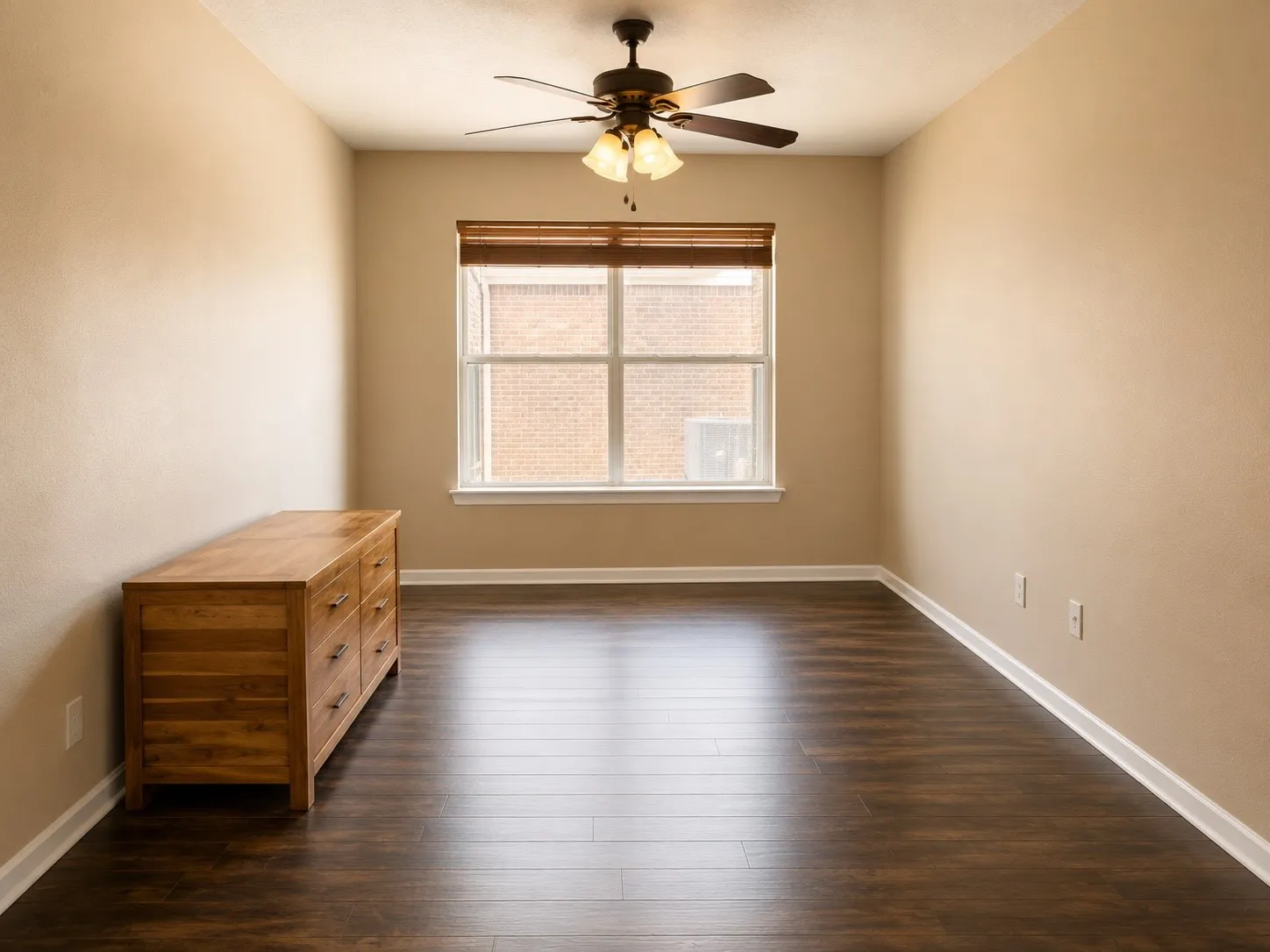 Single Family Residence For Sale in Collin County , 6410 Liberty Court, Frisco, Texas 75035, 3 Bedroom, 3 Bathroom, 2 Garage spaces, 2,036 Sqft, built in 1999, mls#21330769, Real Estate Agent in Frisco, Homes For Sale in Collin county, Homes For Sale in Frisco, Realtor in Frisco Texas, Real Estate Brokerage Independent Realty Texas, Luminita Cordes Realtor