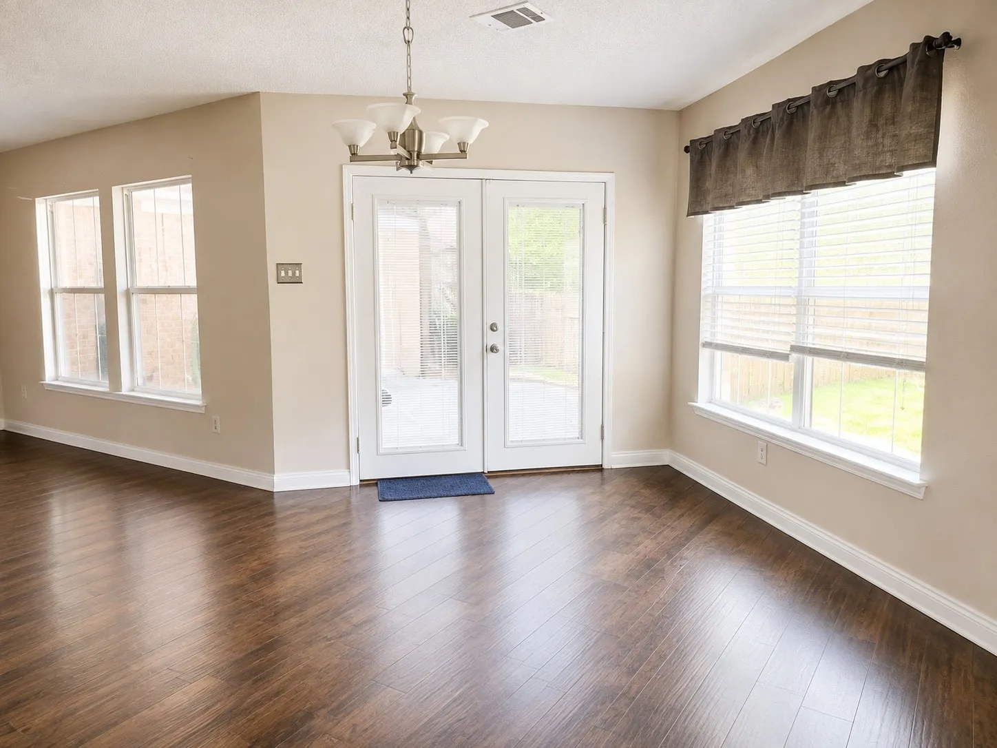 Single Family Residence For Sale in Collin County , 6410 Liberty Court, Frisco, Texas 75035, 3 Bedroom, 3 Bathroom, 2 Garage spaces, 2,036 Sqft, built in 1999, mls#21330769, Real Estate Agent in Frisco, Homes For Sale in Collin county, Homes For Sale in Frisco, Realtor in Frisco Texas, Real Estate Brokerage Independent Realty Texas, Luminita Cordes Realtor