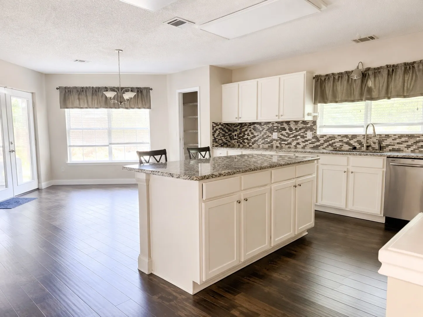 Single Family Residence For Sale in Collin County , 6410 Liberty Court, Frisco, Texas 75035, 3 Bedroom, 3 Bathroom, 2 Garage spaces, 2,036 Sqft, built in 1999, mls#21330769, Real Estate Agent in Frisco, Homes For Sale in Collin county, Homes For Sale in Frisco, Realtor in Frisco Texas, Real Estate Brokerage Independent Realty Texas, Luminita Cordes Realtor